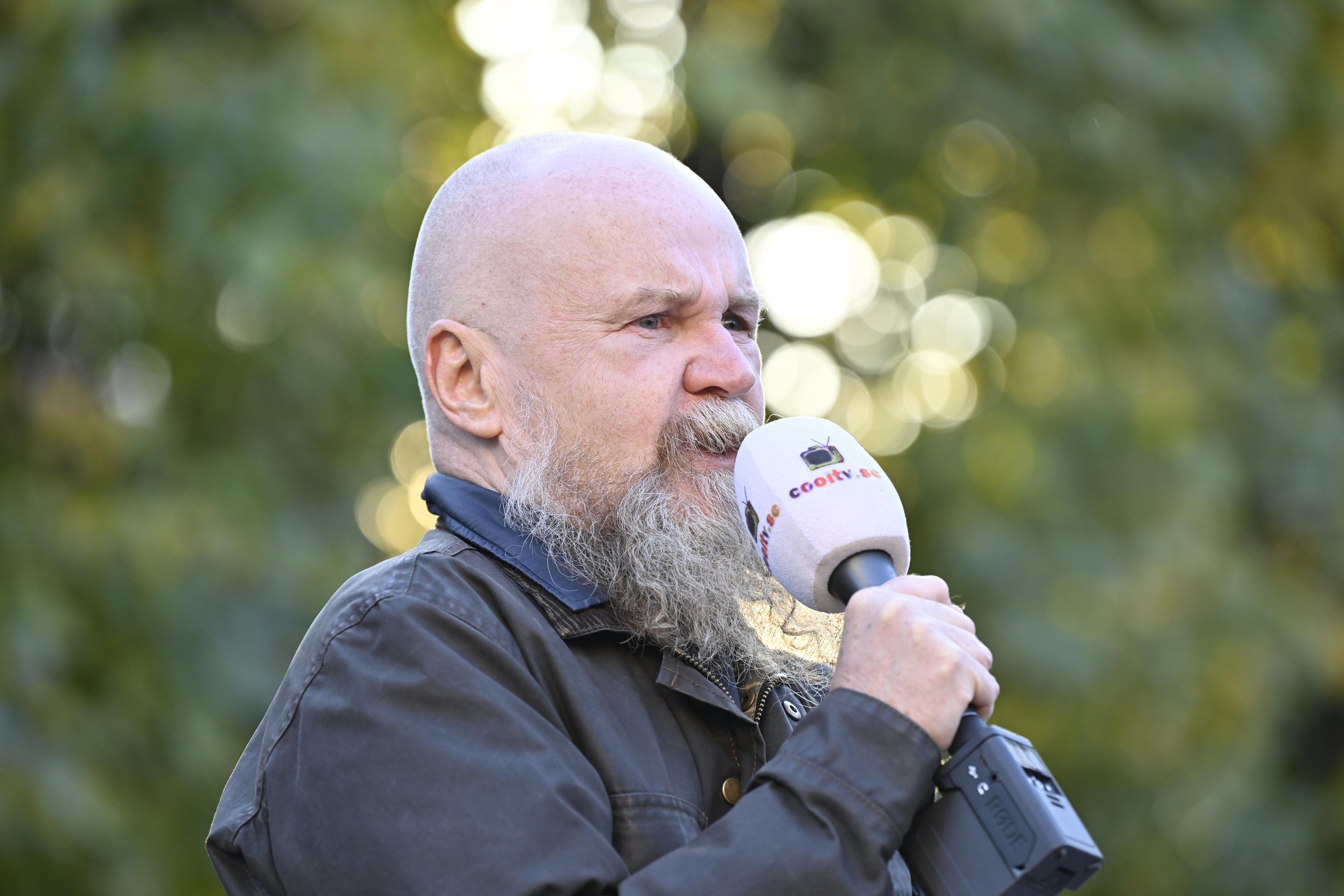 Alexander Bard under en proisraelisk demonstration på Norrmalmstorg i Stockholm förra året. Foto: Henrik Montgomery/TT