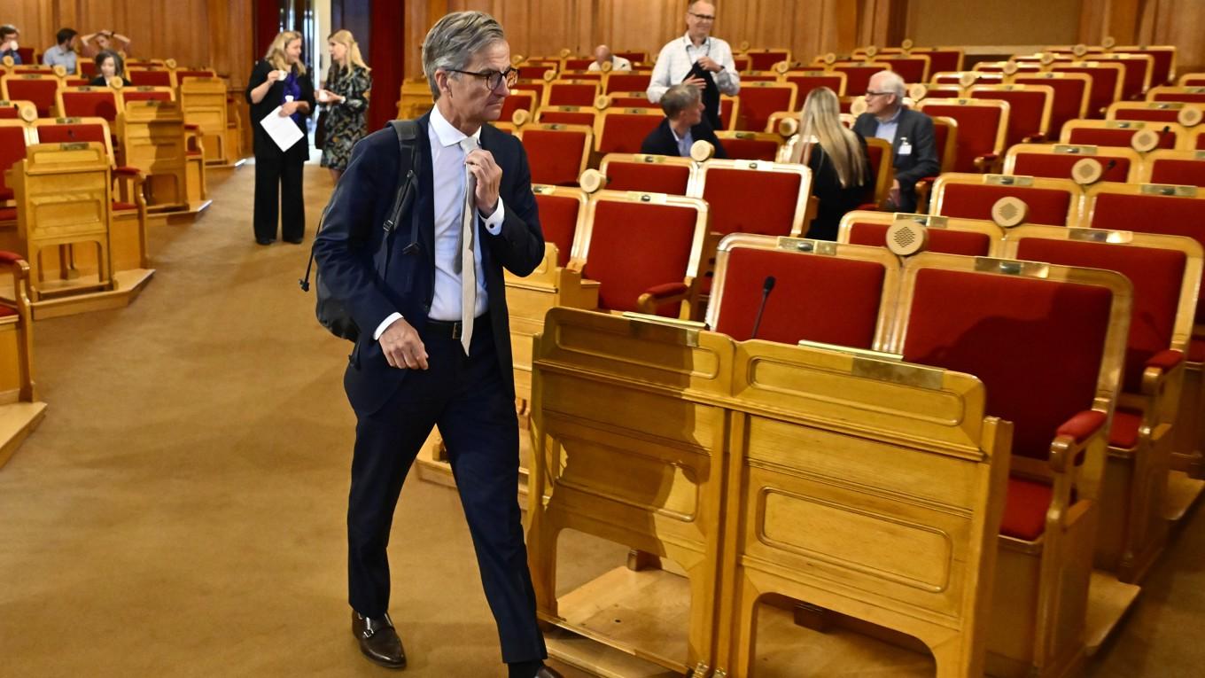 Riksbankschefen Erik Thedéen tonar ned kronlyftets effekt på sannolikheten för räntesänkning i juni. Arkivbild. Foto: Anders Wiklund/TT