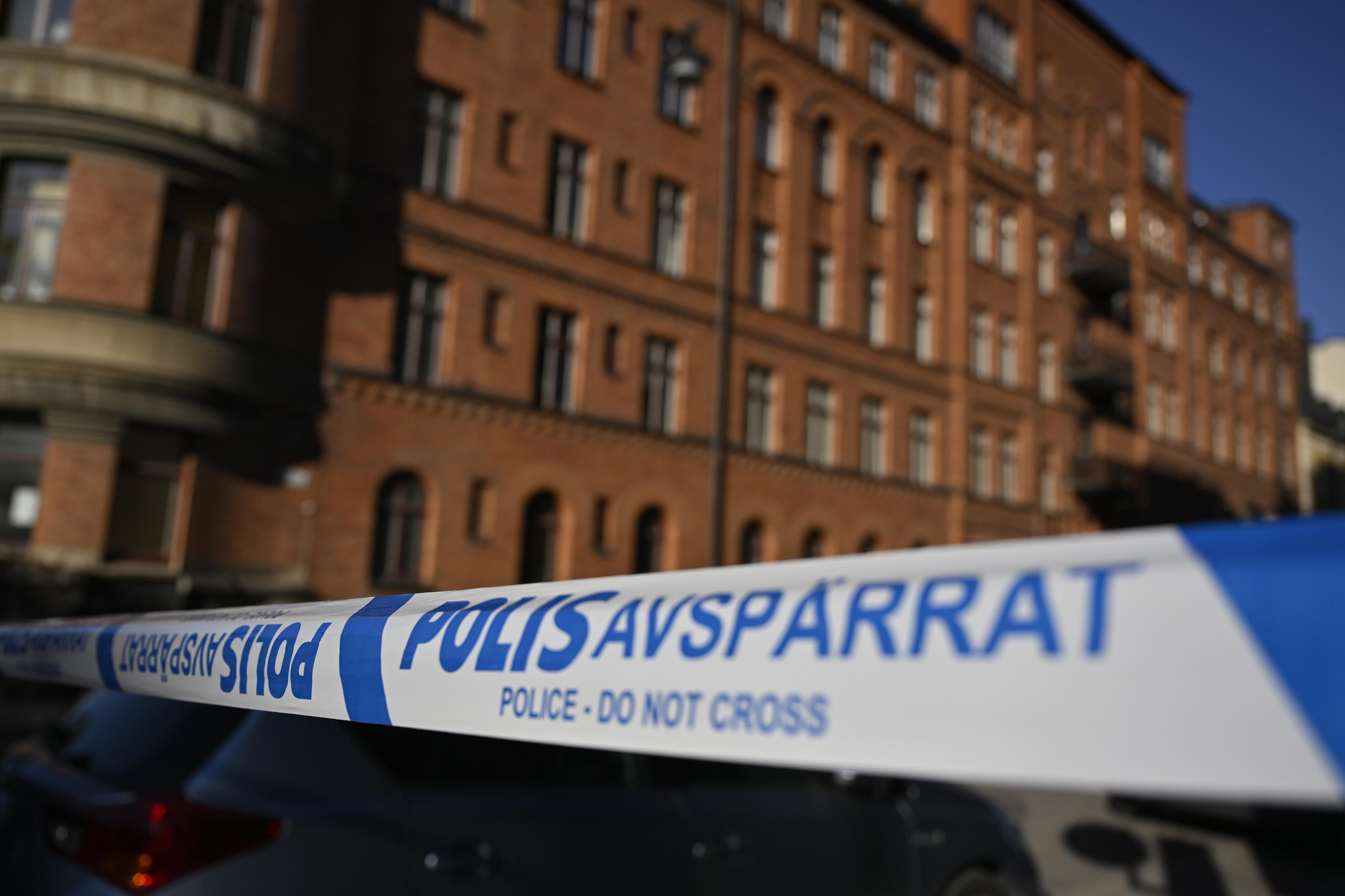 Polisavspärrningar efter att skott avlossats i närheten av Israels ambassad på Östermalm i Stockholm den 17 maj. Foto: Henrik Montgomery/TT