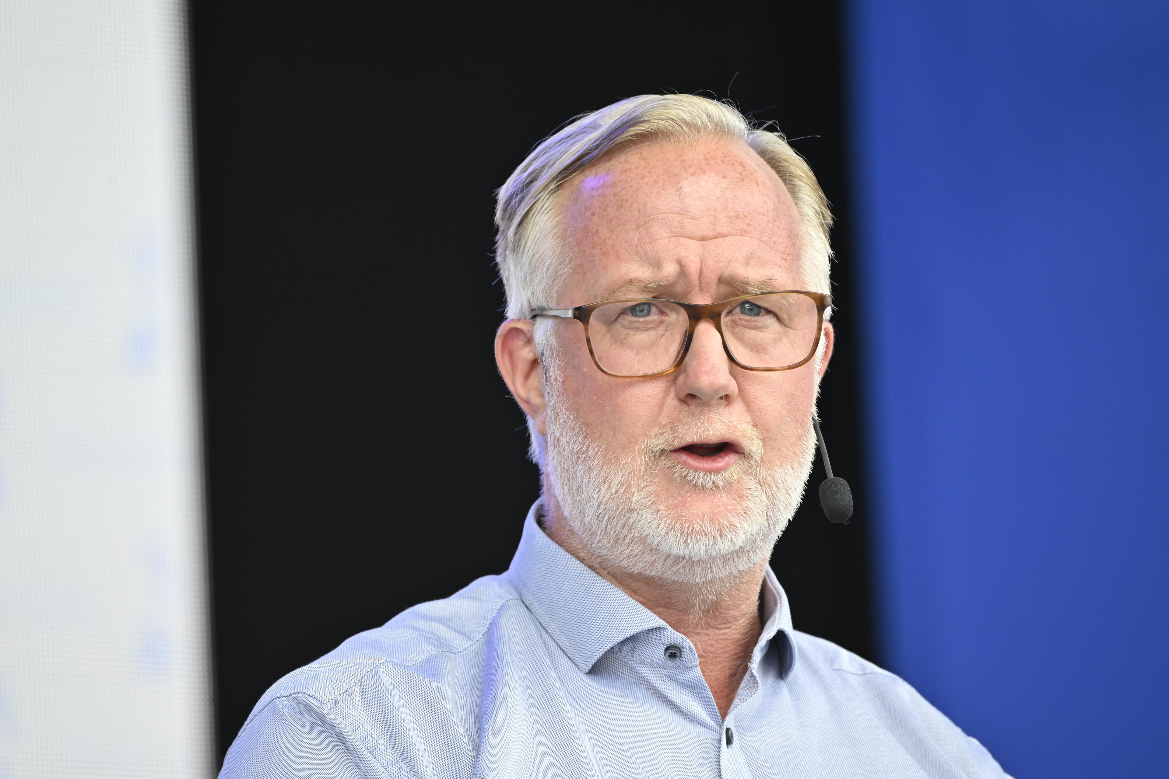 Partiledare Johan Pehrson presenterar flera förslag för att begränsa gängmedlemmars rörelsefrihet vid en pressträff i Malmö. Arkivbild. Foto: Henrik Montgomery/TT