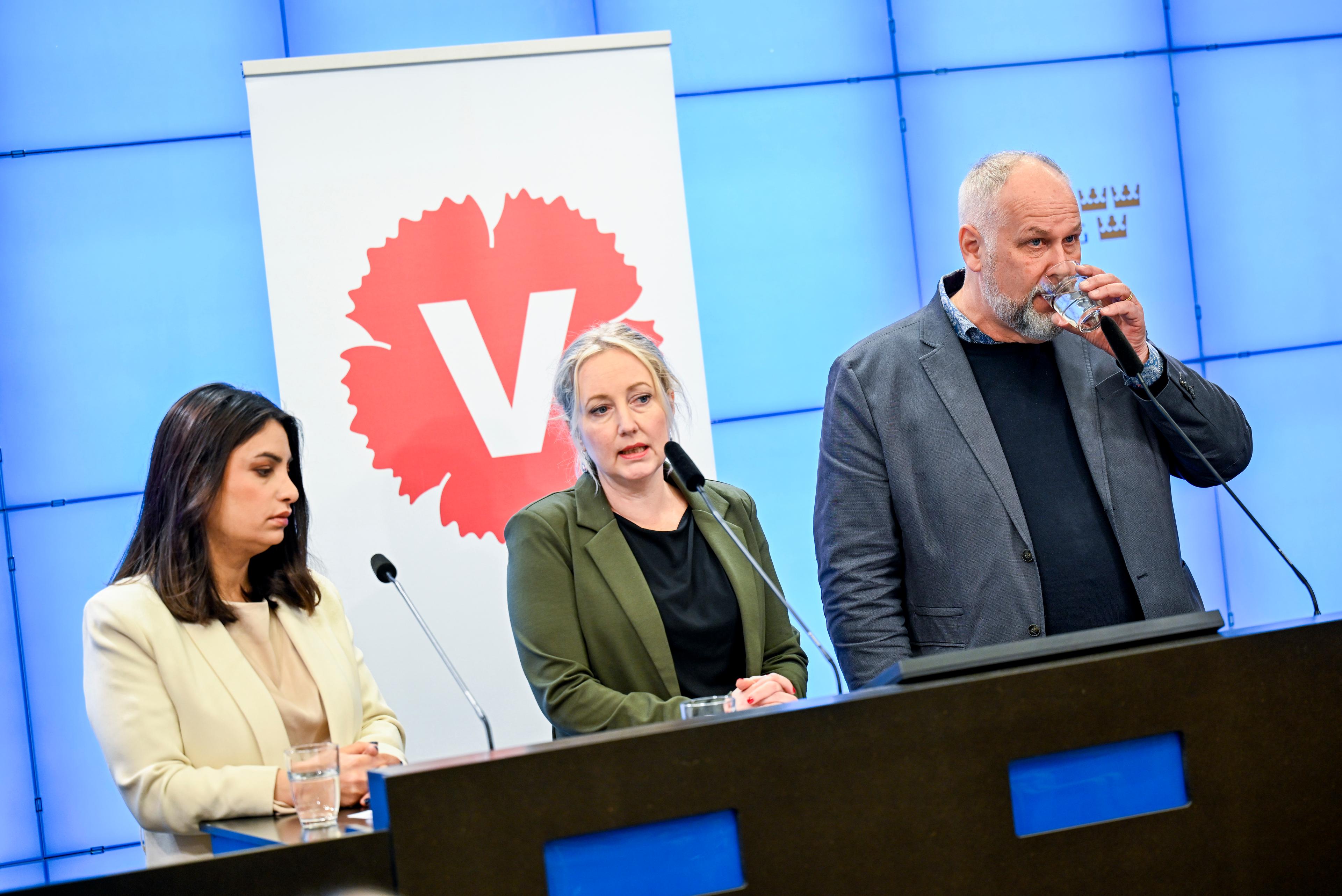 Vänsterpartiets ledare Nooshi Dadgostar och EU-kandidaterna Hanna Gedin och Jonas Sjöstedt. Arkivbild. Foto: Pontus Lundahl/TT