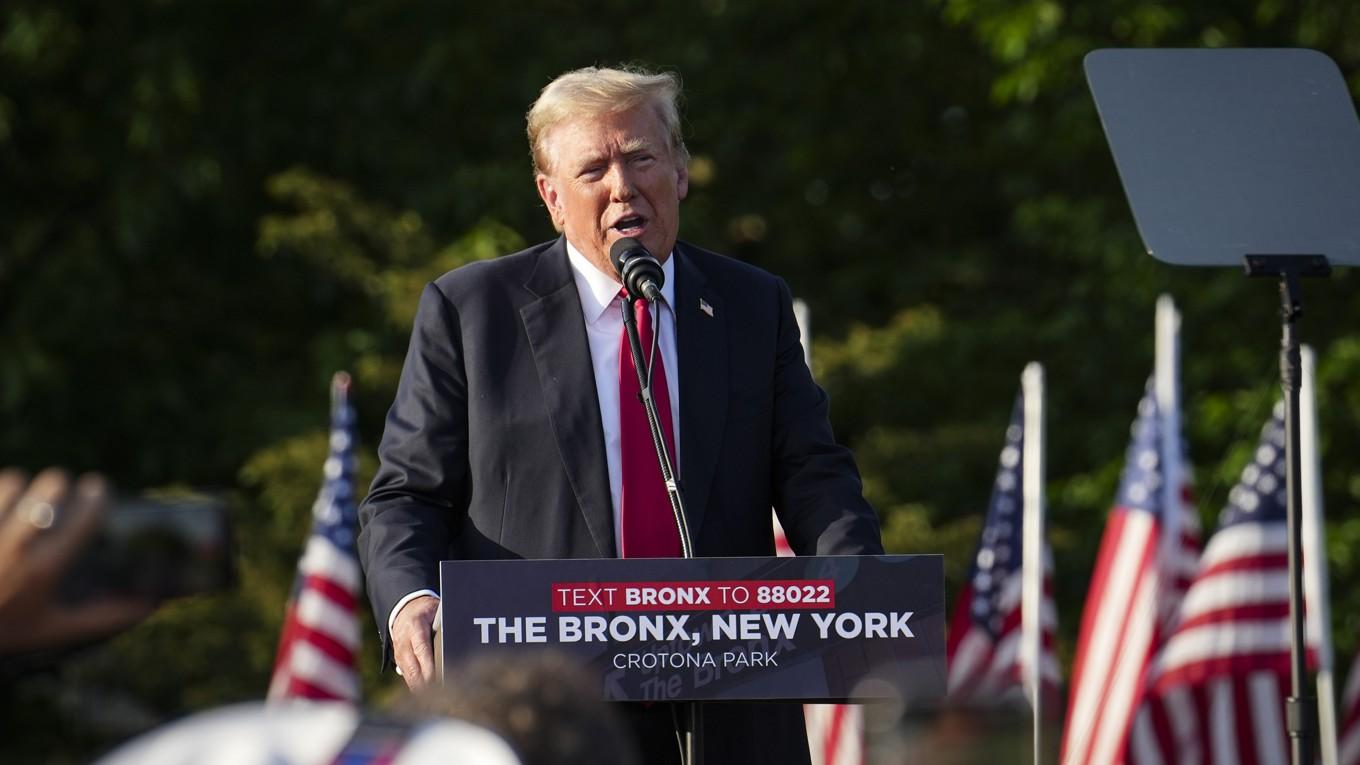 Den tidigare amerikanske presidenten Donald Trump talar i södra Bronx i New York den 23 maj i samband med sin valkampanj. Foto: Samira Bouaou