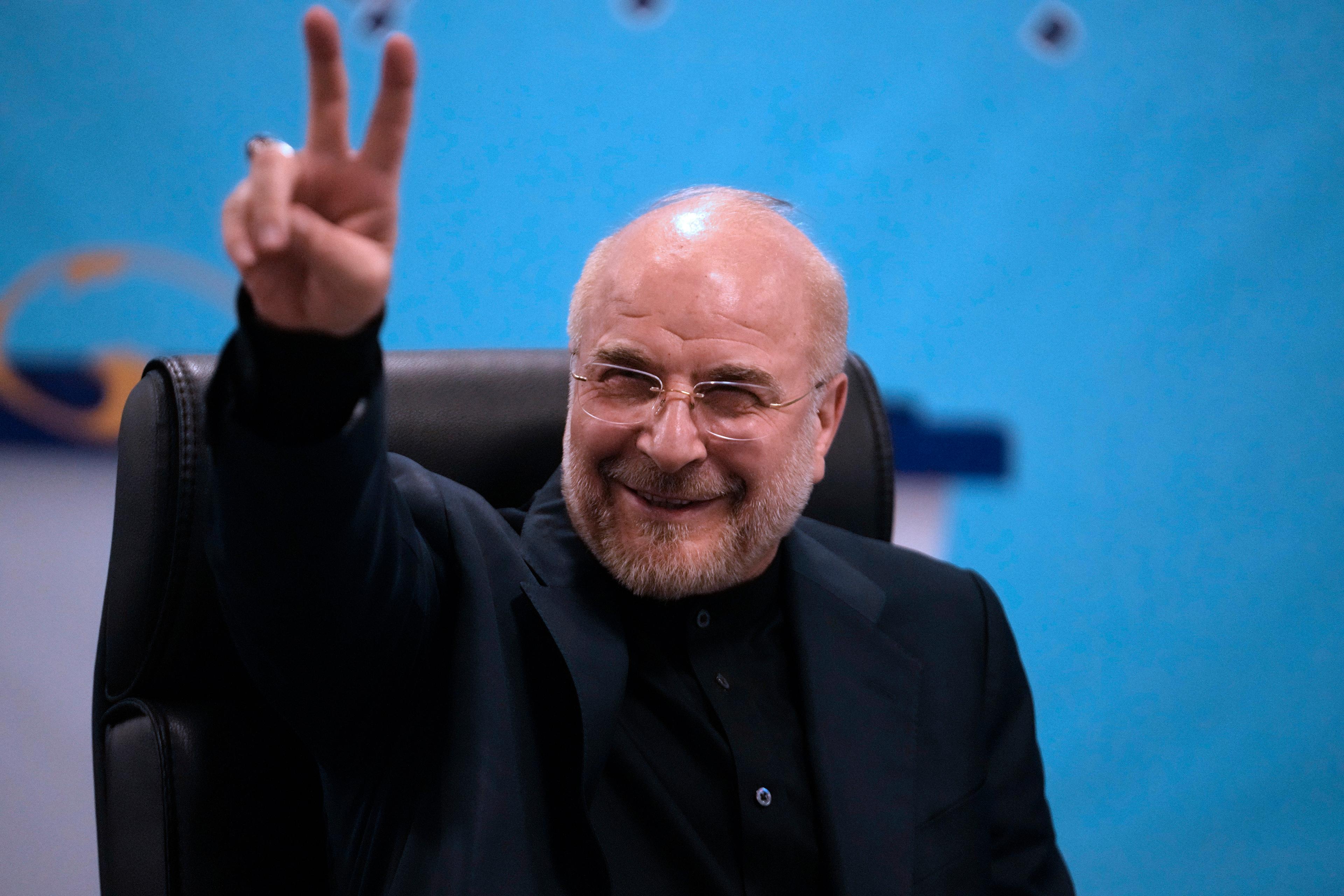 Irans konservativa talman i parlamentet, Mohammad Bagher Ghalibaf, registrerade på måndagen sin kandidatur i det iranska presidentvalet. Foto: Vahid Salemi/AP/TT
