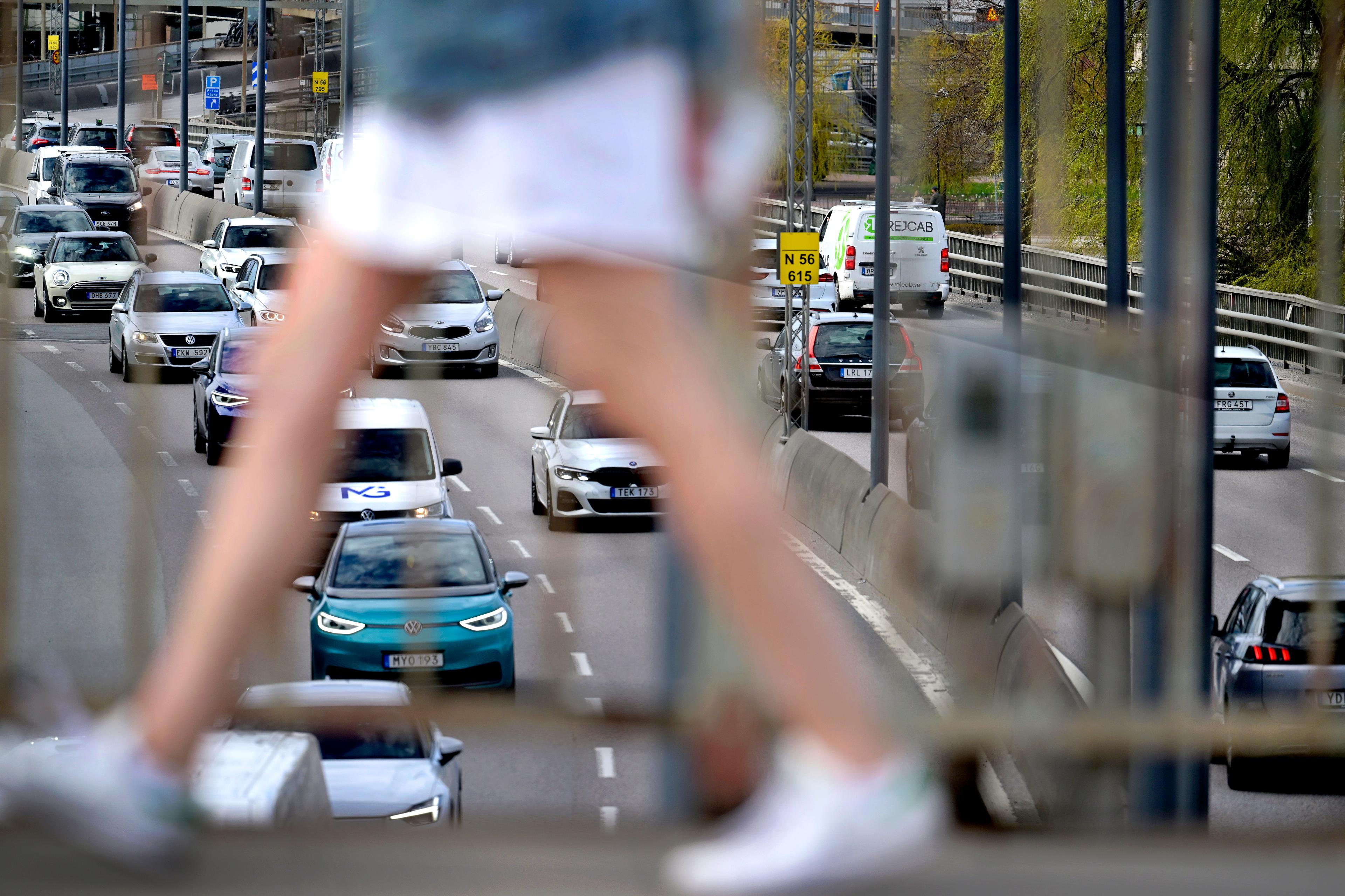 Elbilar kan vara större hot än bensinbilar om du är ute och traskar i trafiken. Arkivbild. Foto: Janerik Henriksson/TT