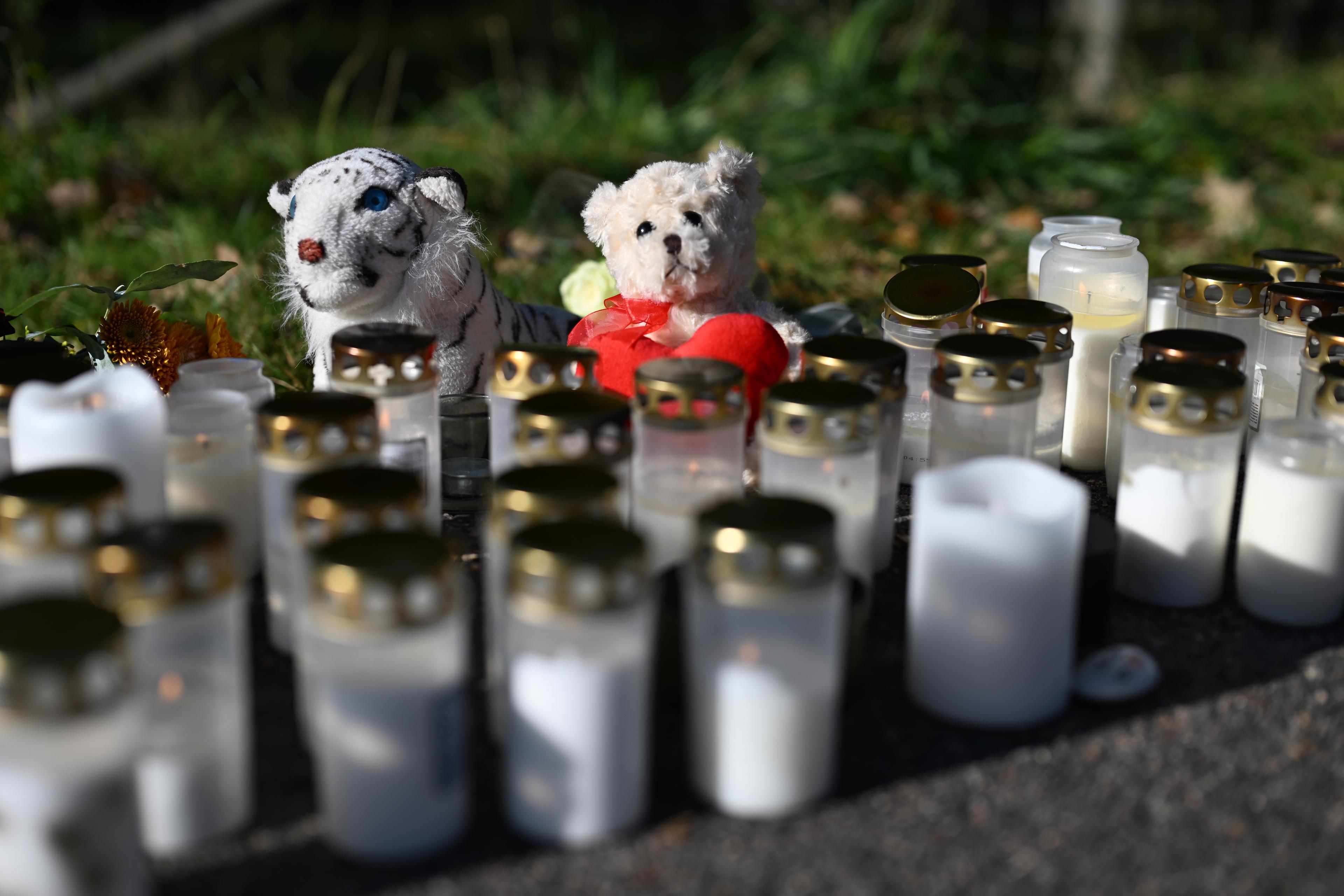 Minnesplats med ljus efter mordet på en 15-årig pojke i Alingsås. Arkivbild. Foto: Björn Larsson Rosvall/TT