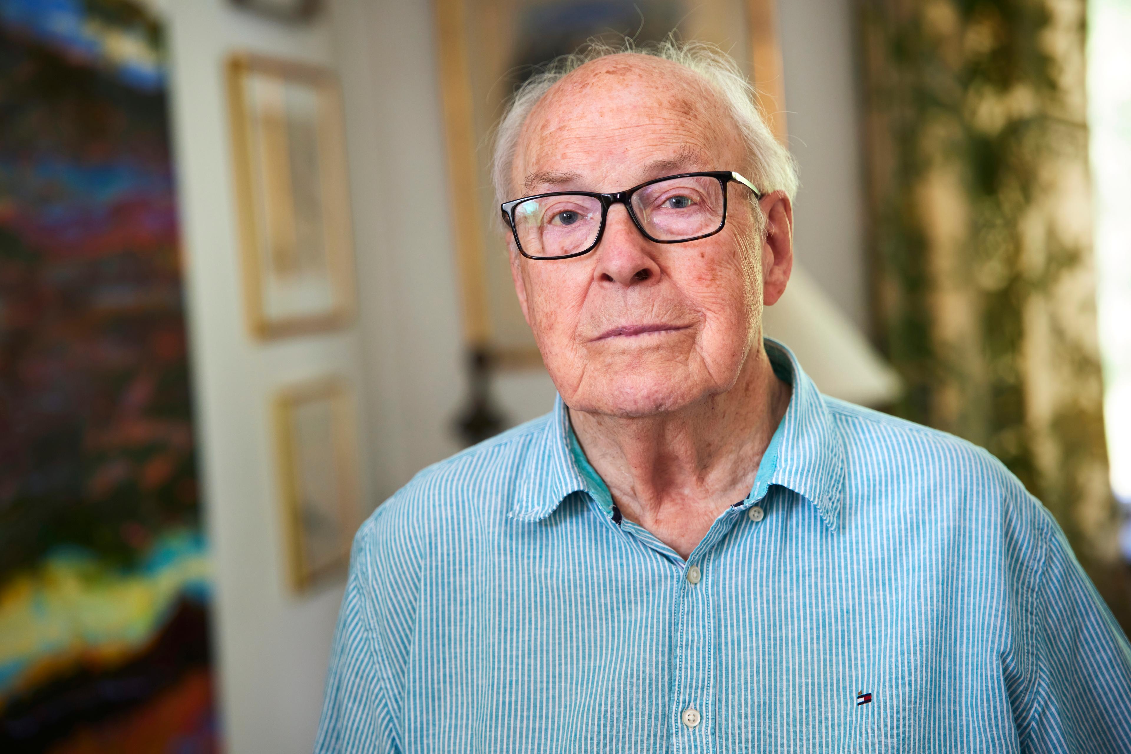 Hans Blix, fotograferad nyligen i sitt hem i Stockholm. Foto: Fredrik Persson/TT