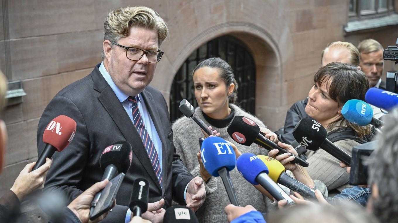 Justitieminister Gunnar Strömmer (M) möter medierna efter ett av rådets möten i höstas. Foto: Jonas Ekströmer/TT