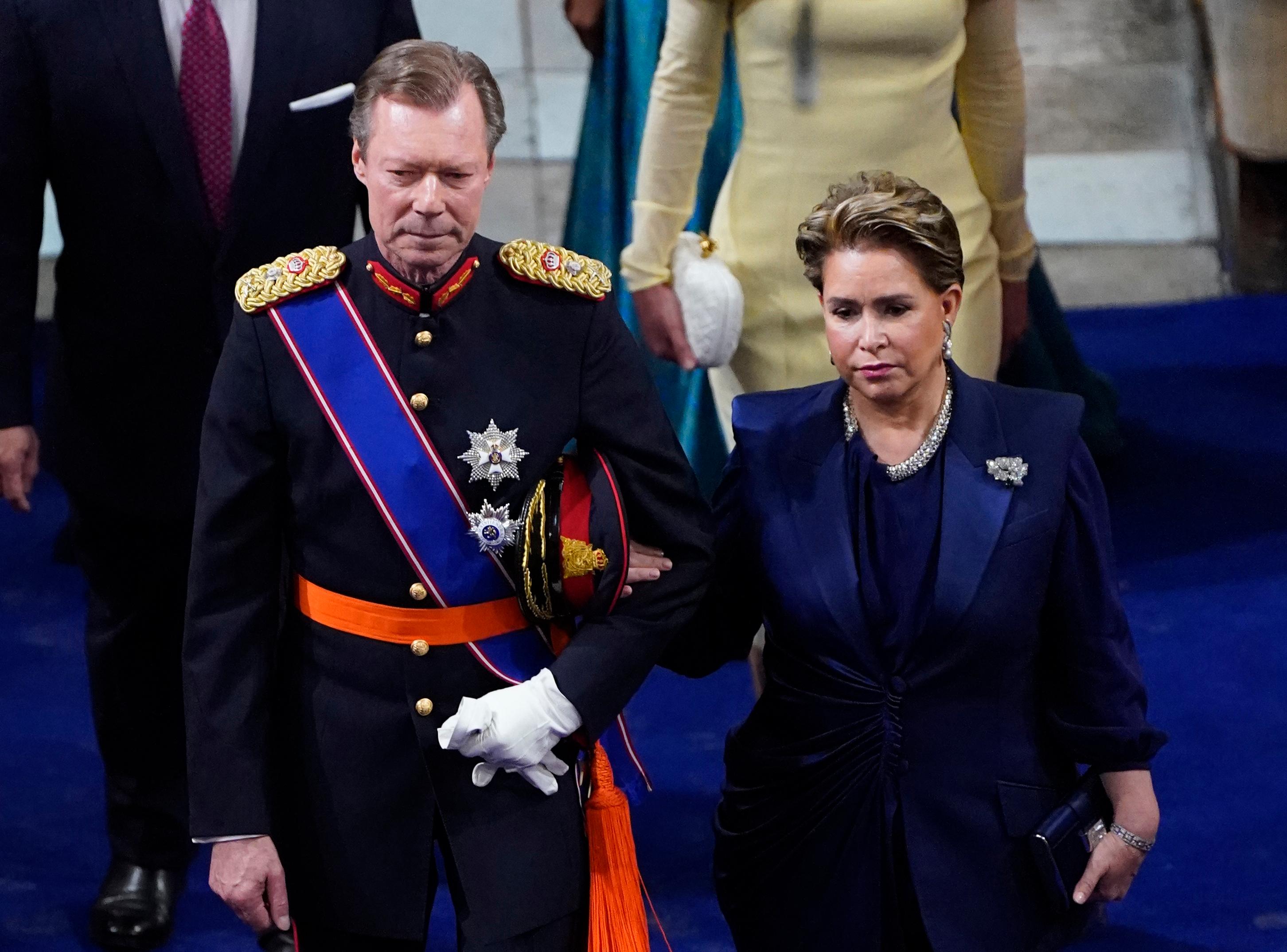 Storhertig Henri av Luxemburg och hans hustru storhertiginnan Maria Teresa vid Storbritanniens kung Charles kröning i maj 2023. Foto: Andrew Matthews/AP/TT
