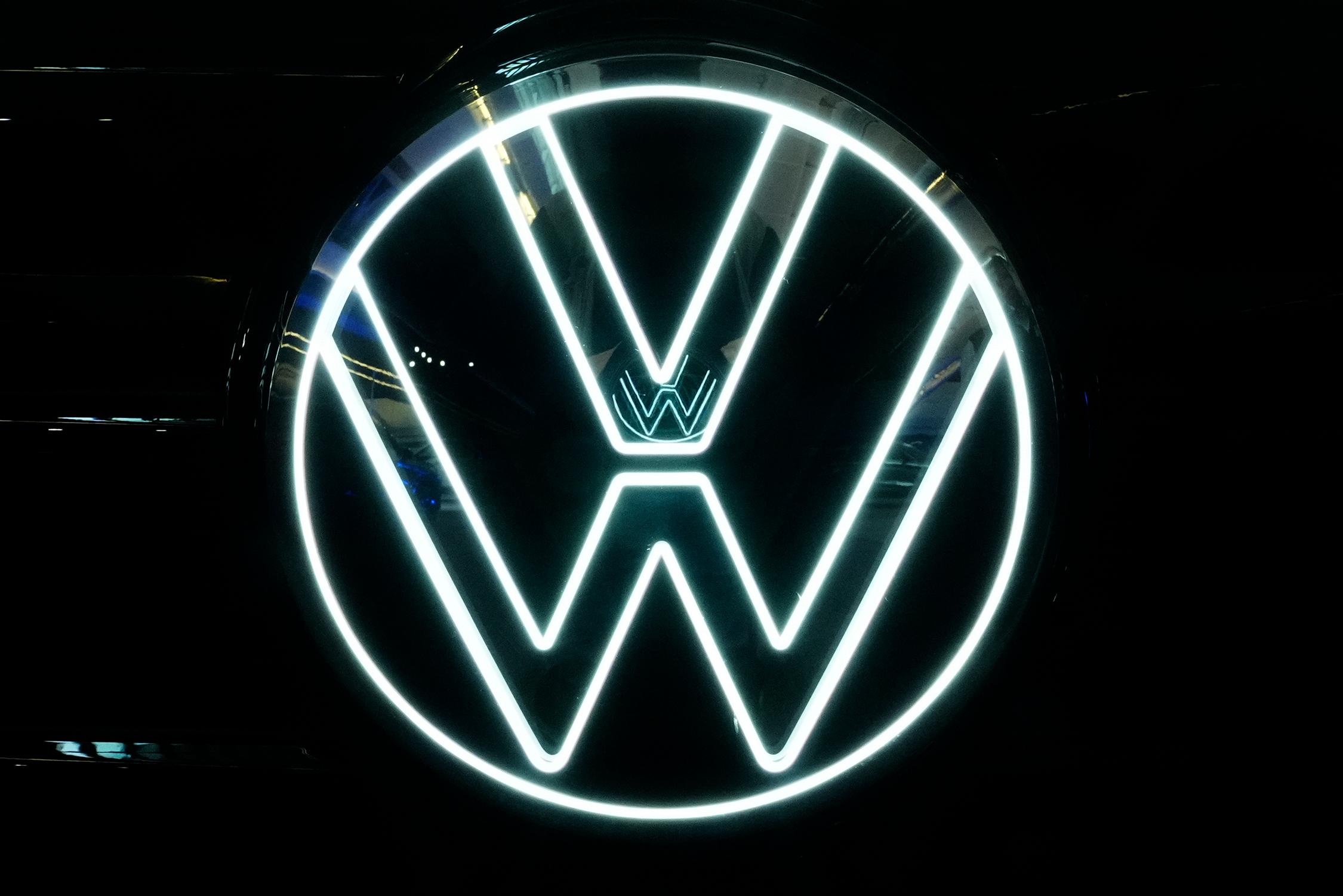Volkswagen gör en miljardinvestering i elbilstillverkaren Rivian. Arkivbild. Foto: GJP/AP/TT