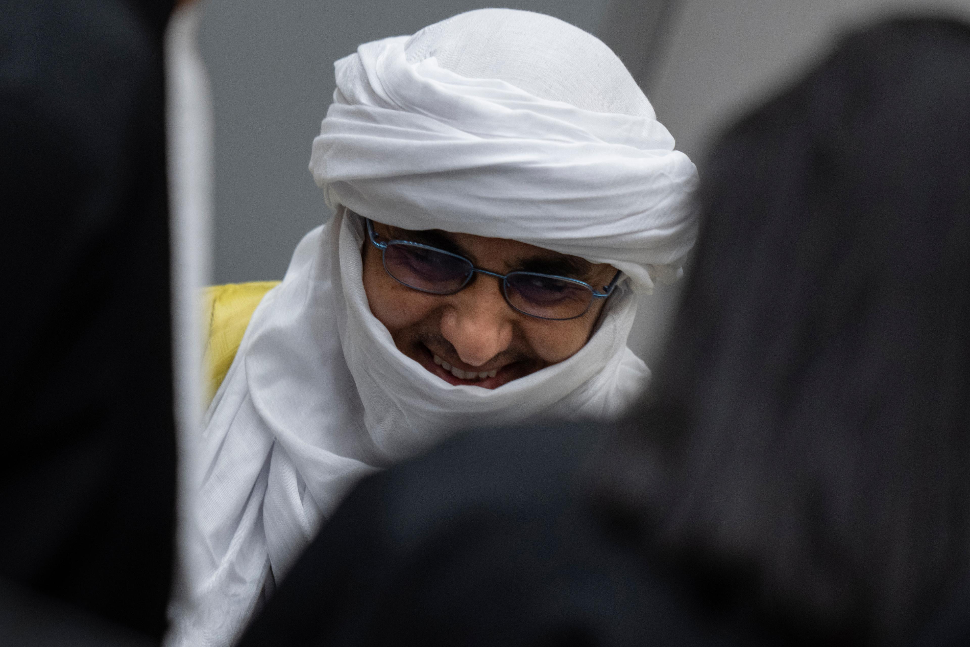 Al Hassan Ag Abdoul Aziz Ag Mohamed Ag Mahmoud i rättssalen i Haag på onsdagen. Foto: Peter Dejong/AP/TT