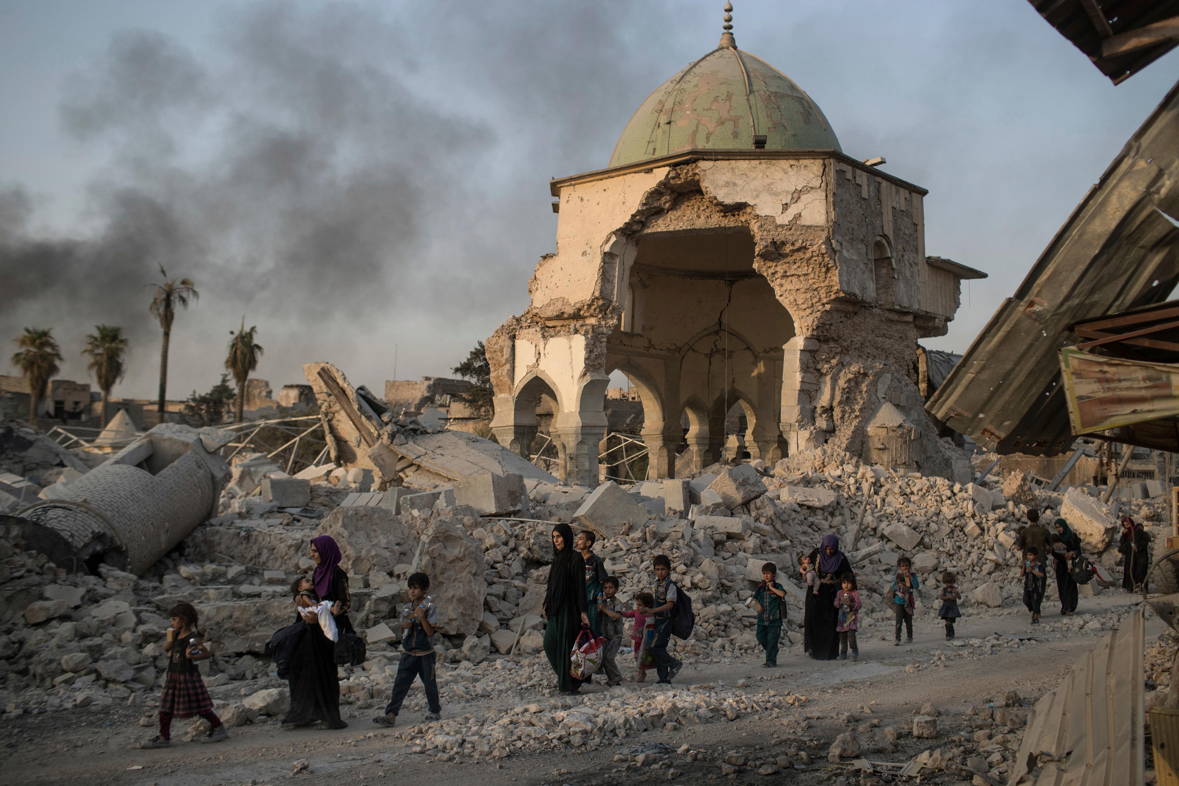 I den ikoniska al-Nuri-moskén har FN hittat fem bomber som gömts undan av vad man tror är IS. Bild från 2017 på moskén som nu restaureras. Foto: Felipe Dana/AP/TT