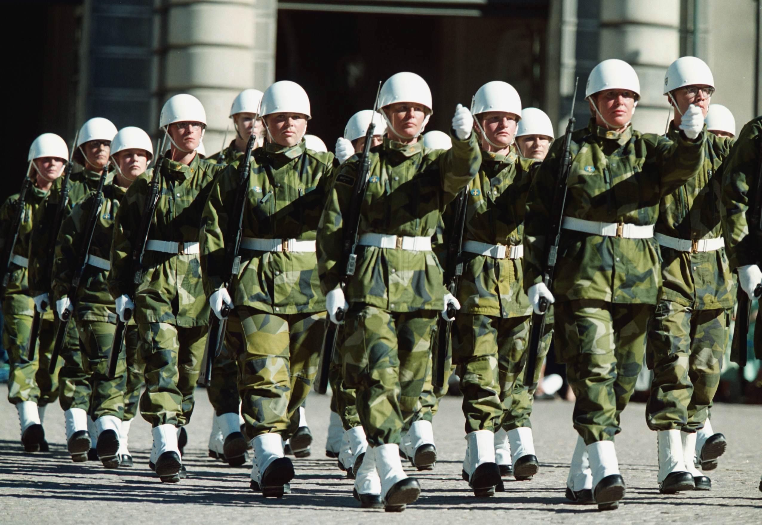 I samband med Lottakårens 75-årsdag 1999 tog Svenska Lottakåren över skyddet av slottet. Arkivbild. Foto: Tobias Röstlund/TT