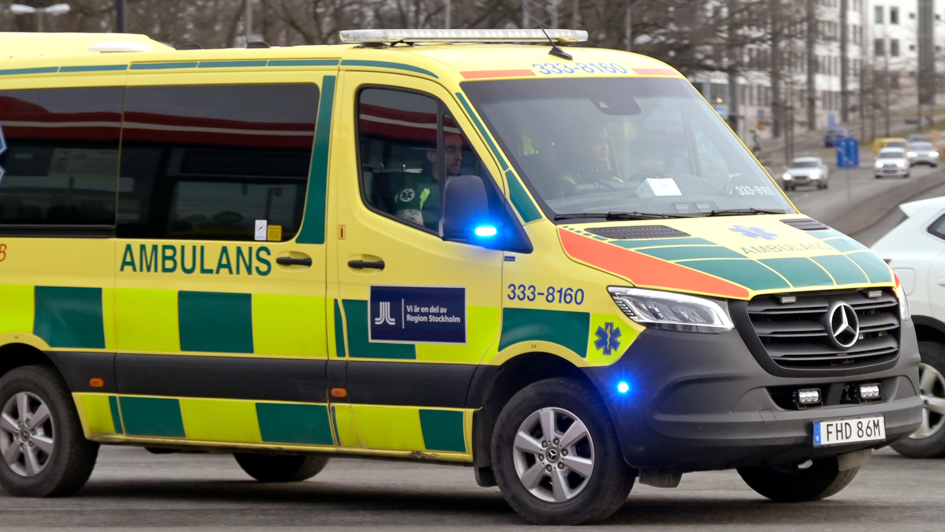 En ambulans har voltat. Ambulansen på bilden har inget med artikeln att göra. Arkivbild. Foto: Janerik Henriksson/TT