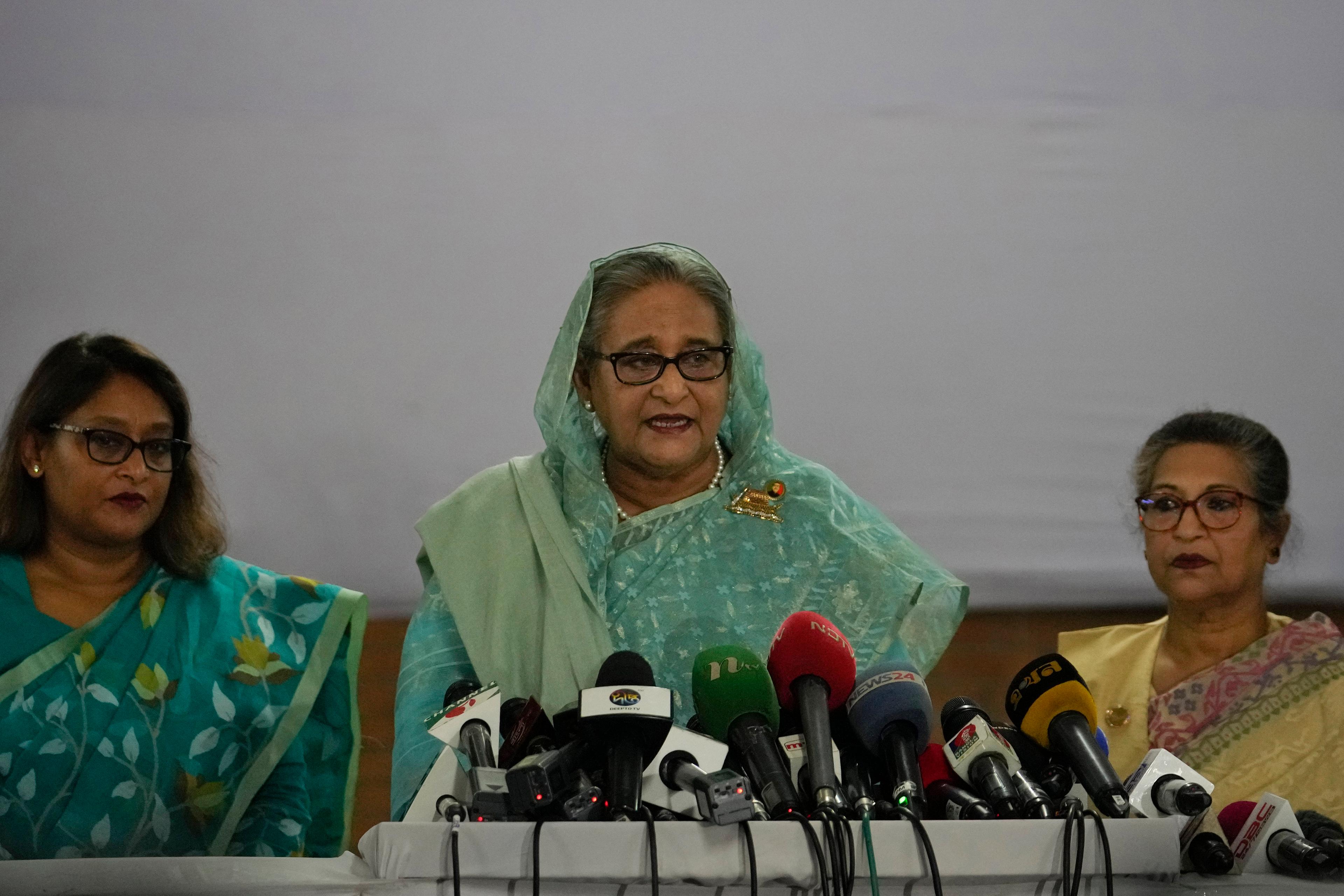 Bangladeshs tidigare premiärminister Sheikh Hasina är en av flera som utreds i ett mordfall efter att en polis dödade en man i juli. Arkivbild. Foto: Altaf Qadri/AP/TT