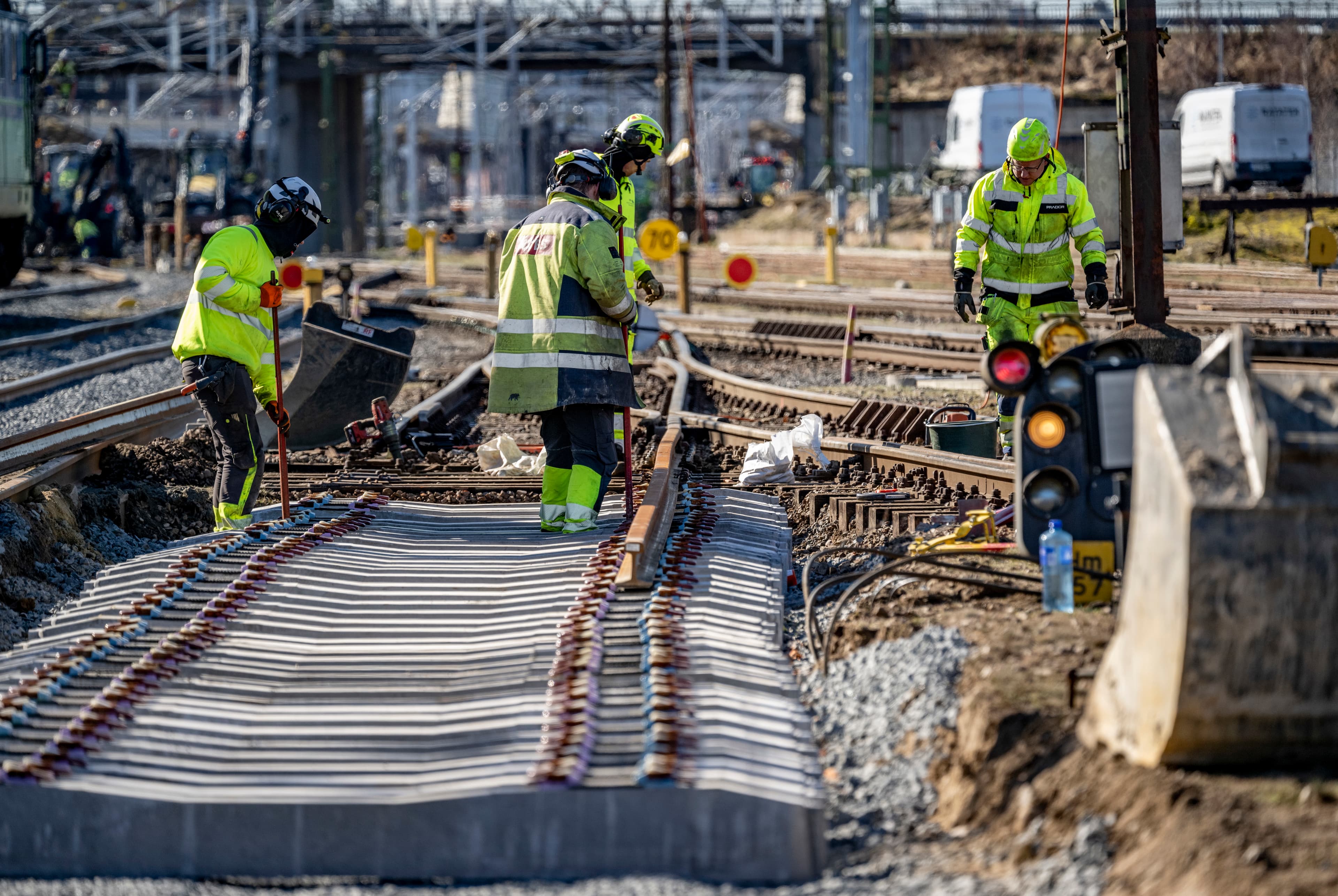 Regeringen aviserar stora satsningar på att rusta upp vägar och järnvägar. Arkivbild. Foto: Johan Nilsson/TT
