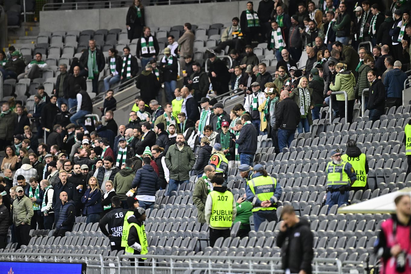 Derbyt mellan Hammarby och Djurgården i slutet av oktober fick avbrytas. Foto: Magnus Lejhall/TT