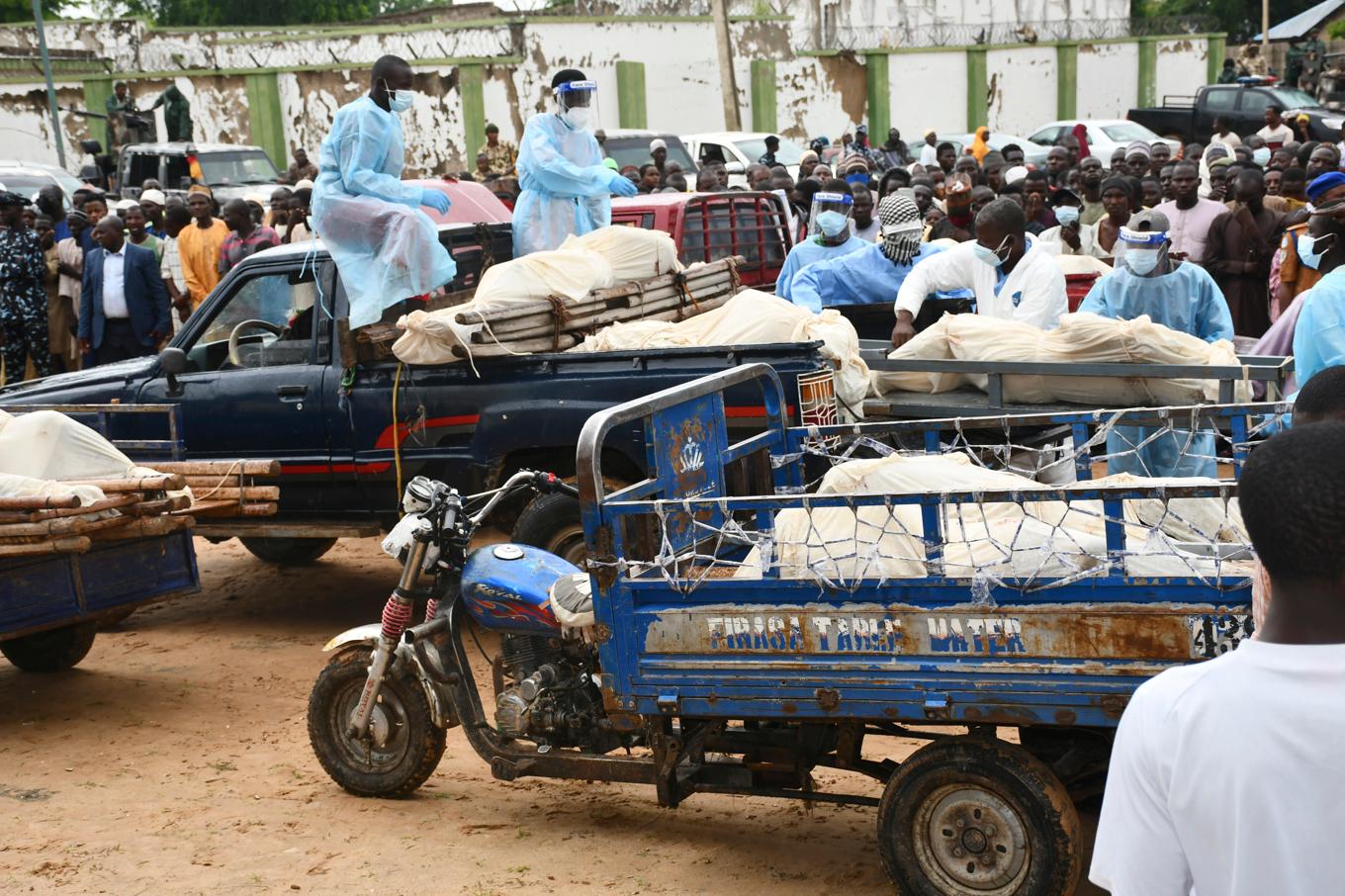 Dödsoffer efter en attack utförd av islamistiska rörelsen Boko Haram i Nigeria i september. Arkivbild. Foto: Michael Abu/AP/TT