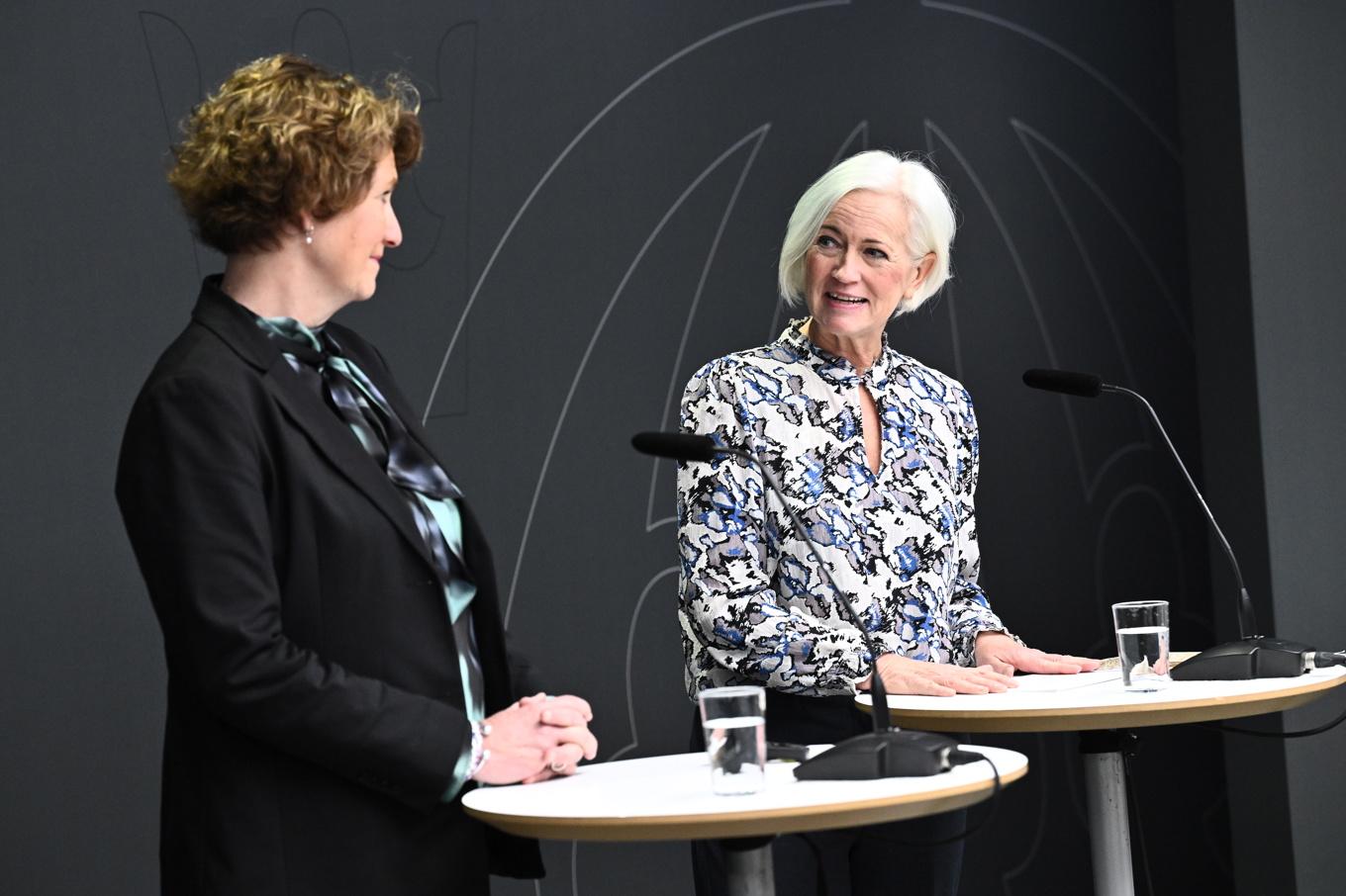 Utredaren Mef Nilbert och sjukvårdsminister Acko Ankarberg Johansson (KD) presenterar förslag på en uppdaterad nationell cancerstrategi. Foto: Claudio Bresciani/TT