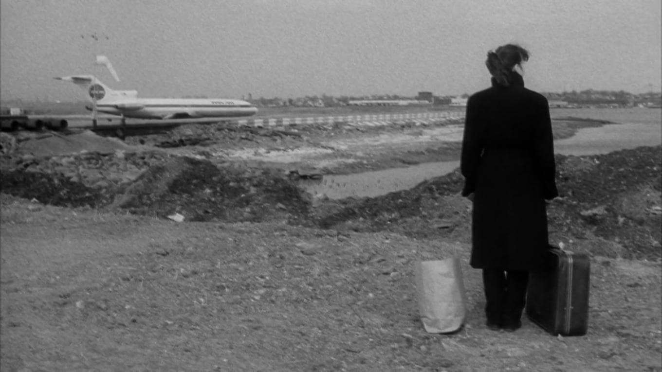 Flyga kan den moderna människan; att vara på jorden har hon desto svårare för. Foto: Jim Jarmusch och Tom DiCillo