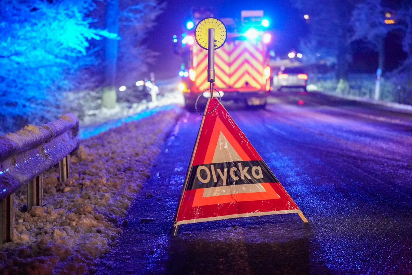 Ett flertal bilolyckor har inträffat runt om i landet under lördagen till följd av halt väglag. Arkivbild. Foto: Johan Nilsson/TT