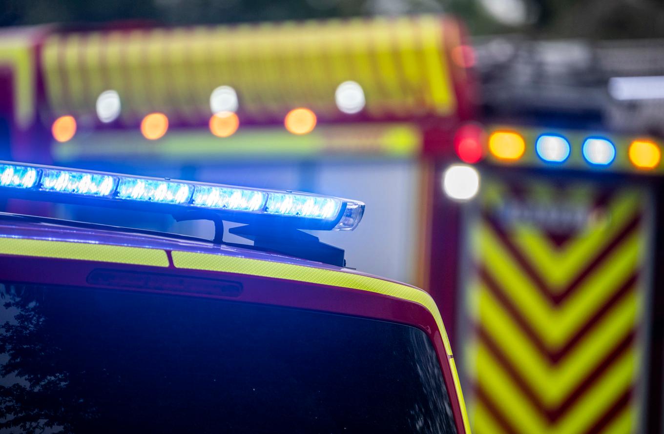 Räddningstjänst, ambulans och polis är på plats vid en brand på ett flygfält utanför Strömstad. Arkivbild. Foto: Johan Nilsson/TT