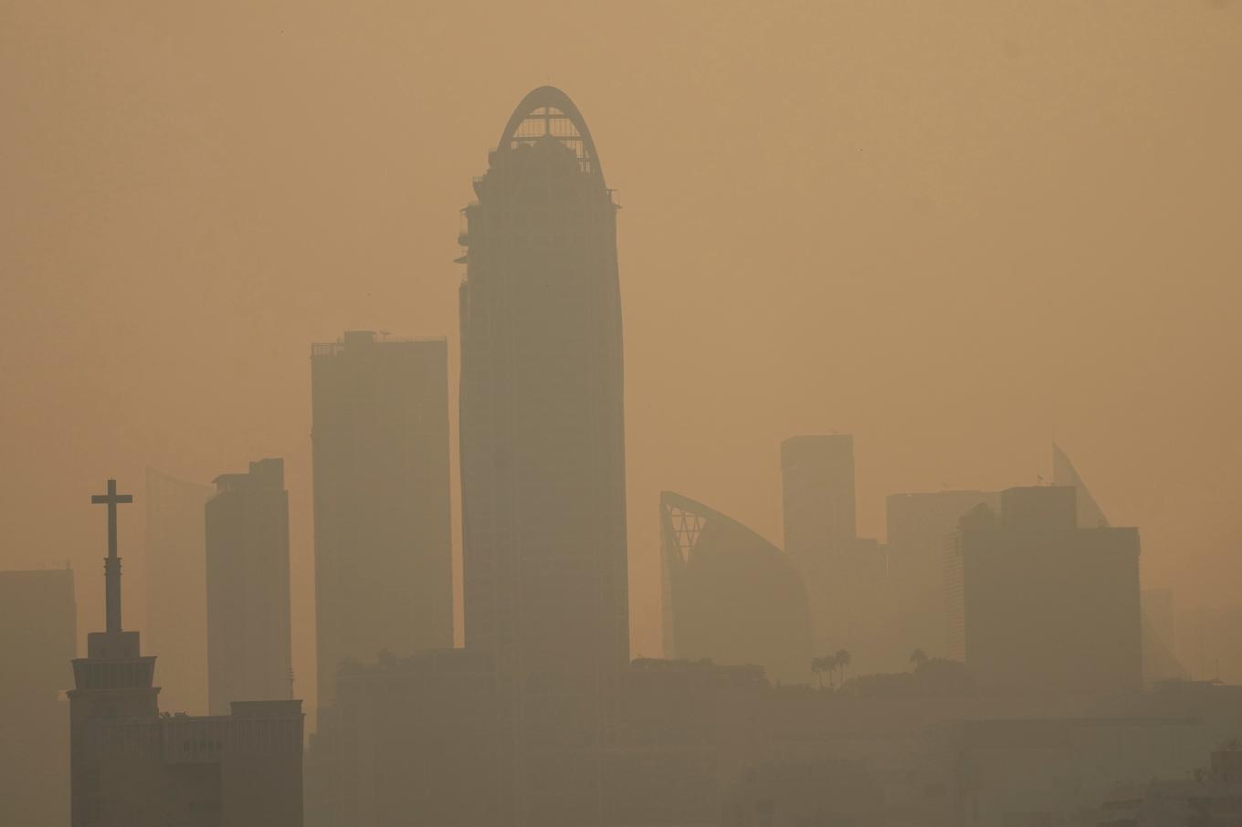 Smog täcker centrala Bangkok i Thailand. Foto: Sakchai Lalit/AP/TT