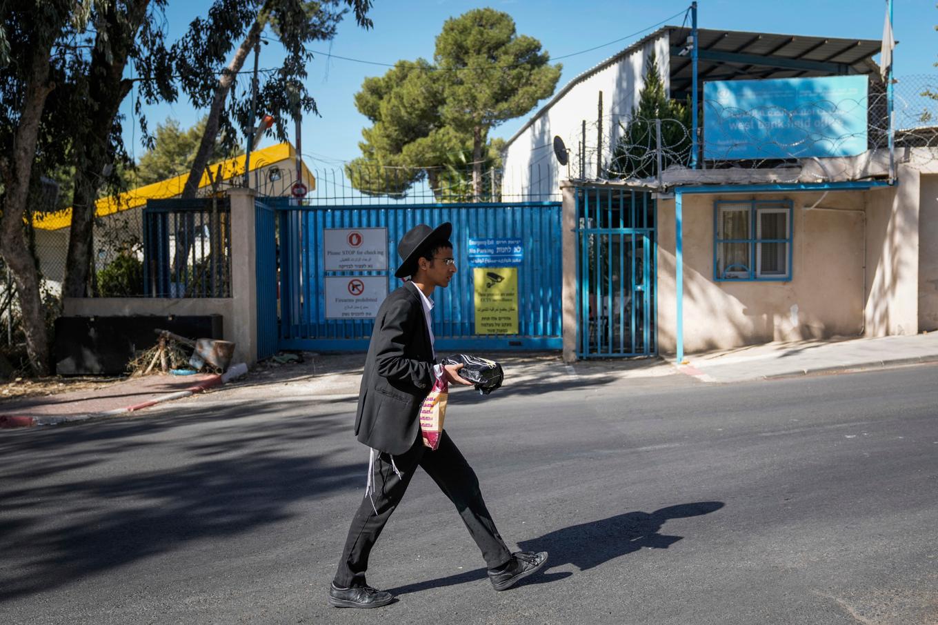 Arkivbild på Unrwas anläggning i östra Jerusalem. Israel har förbjudit FN-organet, och nu kapar även USA banden. Foto: Mahmud Illian/AP/TT