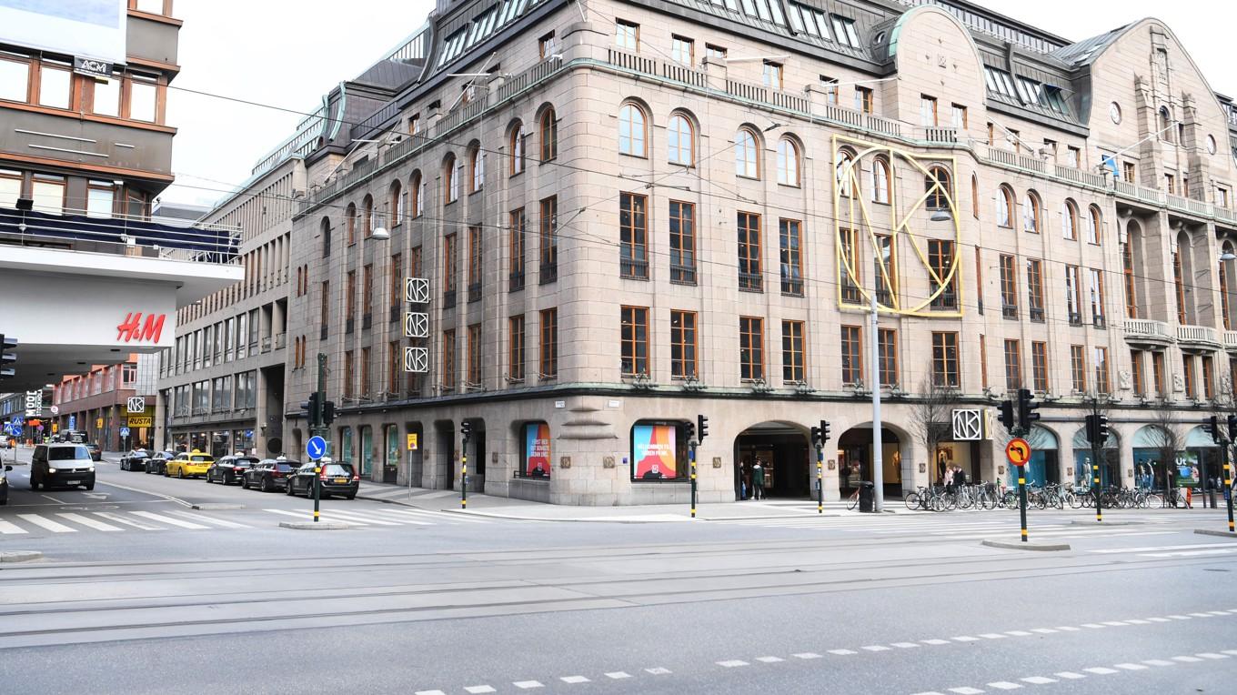 Införandet av miljözon klass tre i delar av centrala Stockholm innebär att bara rena elbilar, utsläppssnåla gasfordon samt utsläppssnåla laddhybrider tillåts. Arkivbild. Foto: Fredrik Sandberg/TT