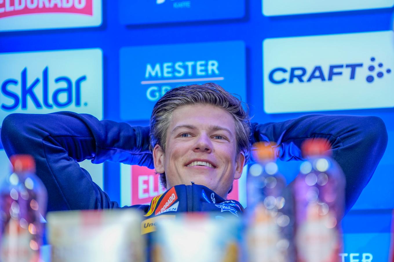 Johannes Høsflot Klæbo är favorit i herrarnas VM-sprint. Men Johan Olsson tror det finns en liten chans till svensk skräll. Foto: Terje Pedersen/NTB/TT