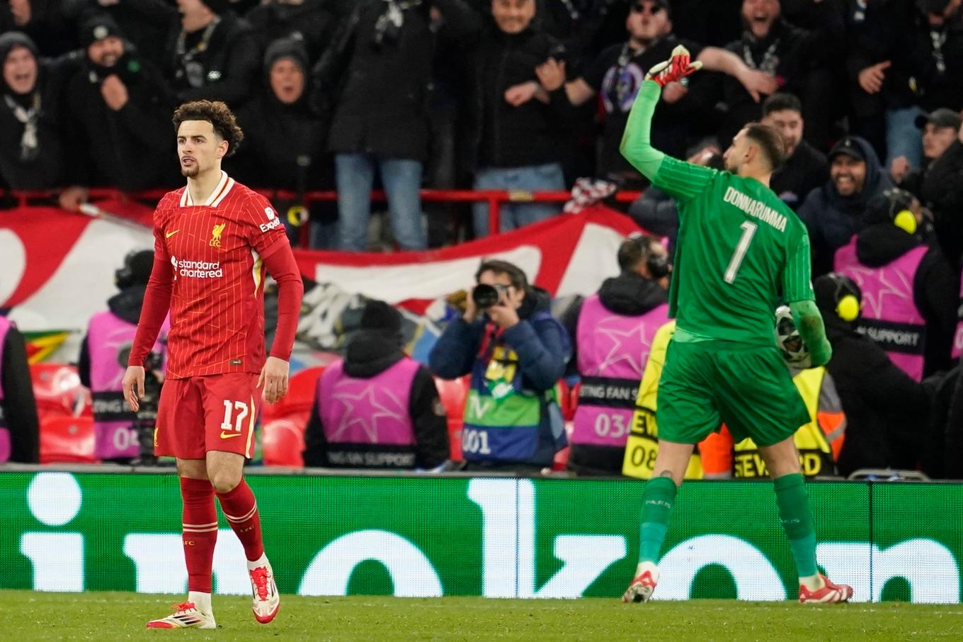 Gianluigi Donnarumma var PSG:s straffhjälte på Anfield. Här efter att ha räddat Curtis Jones straff. Foto: Dave Thompson/AP/TT