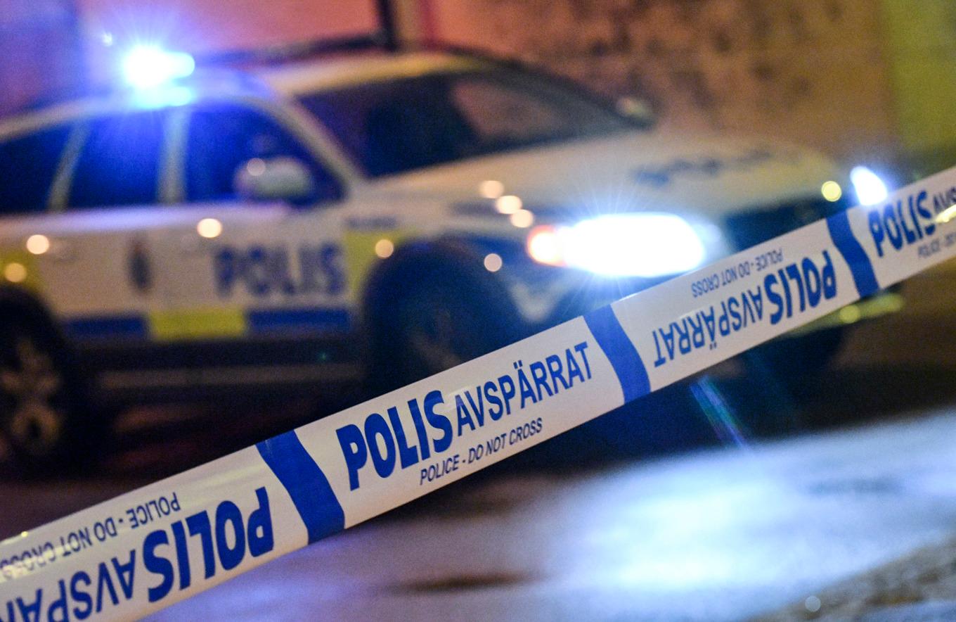 Någon har skjutit mot en lägenhetsdörr i Haninge i södra Stockholm. Arkivbild. Foto: Johan Nilsson/TT