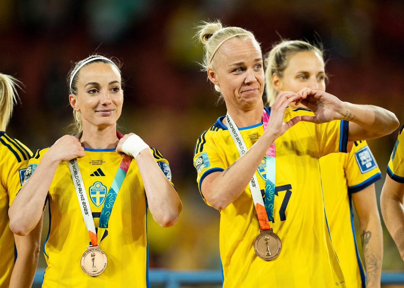 Runt en miljard kronor sägs satsas på globala damturneringar i sjumannafotboll. Caroline Seger (till höger) agerat rådgivare till gruppen som gör satsningen. Arkivbild. Foto: Pontus Lundahl/TT