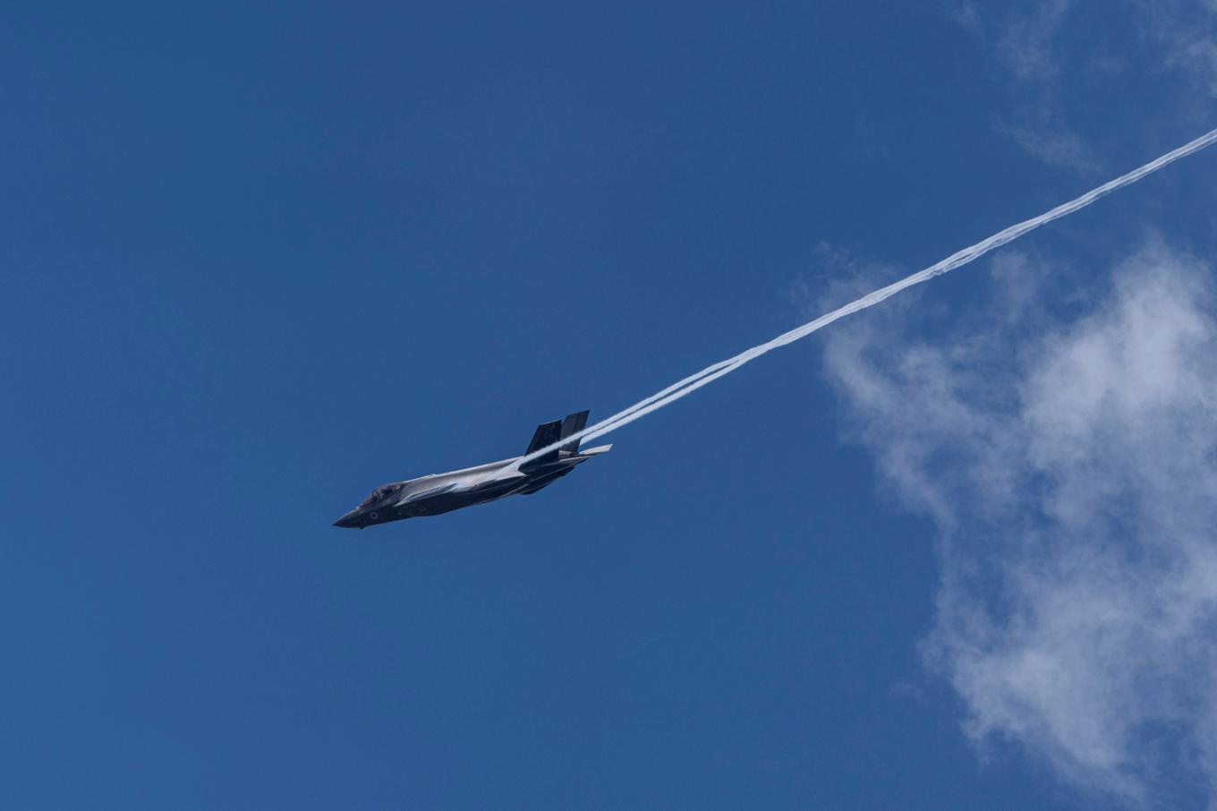 Ett israeliskt militärflygplan i luften. Arkivbild. Foto: Ohad Zwigenberg/AP/TT
