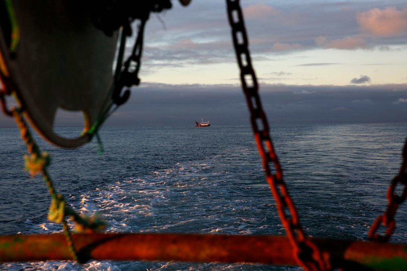 En fransk fiskebåt på gränsen mellan franskt och brittiskt vatten 2021. Arkivfoto. Foto: Nicolas Garriga/AP/TT