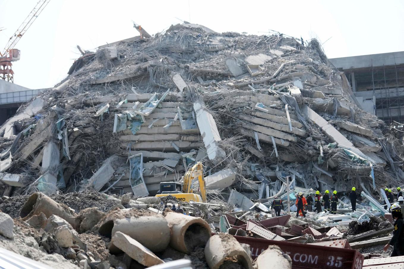 Rasmassorna var enorma efter jordbävningen i Sydostasien under fredagsmorgonen, svensk tid. Foto: Sakchai Lalit/AP/TT