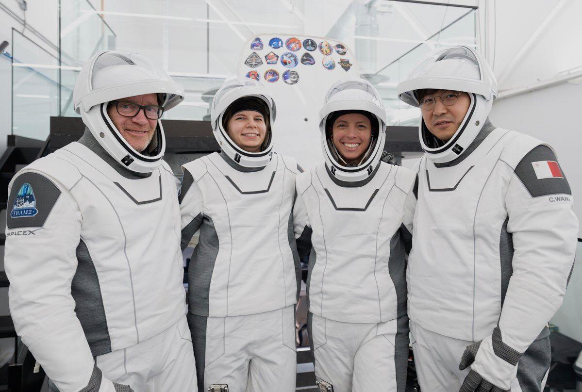 De fyra Fram 2-resenärerna: Eric Philips, Rabea Rogge, Jannicke Mikkelsen och Chun Wang. Foto: Space|X via AP/TT