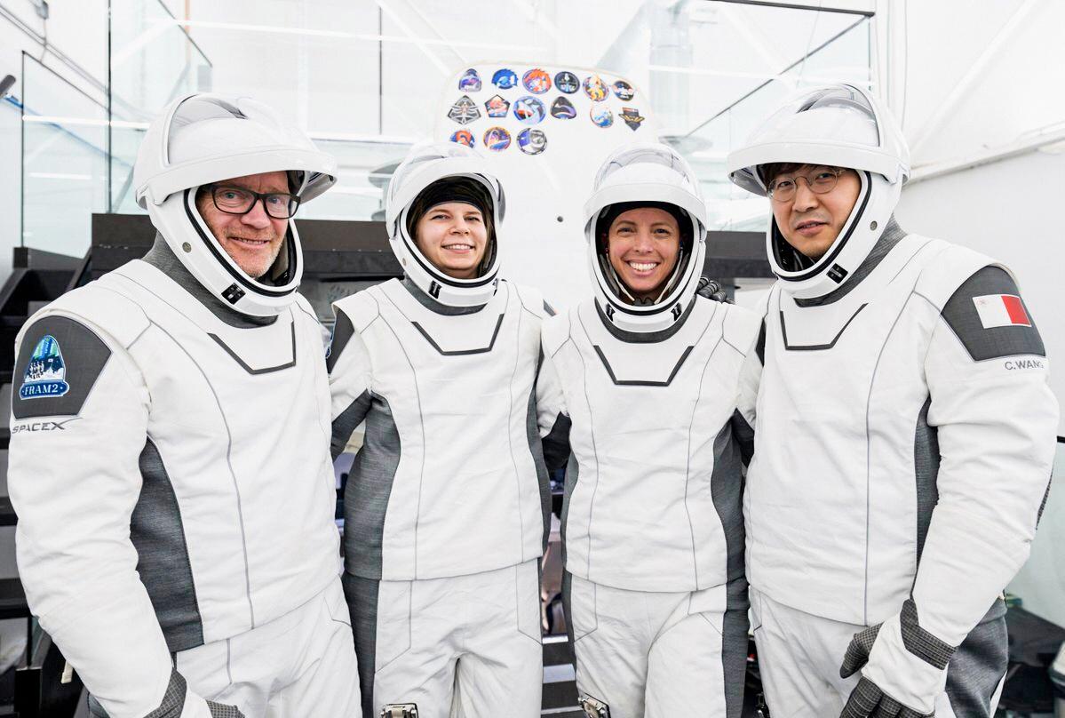 De fyra Fram 2-resenärerna: Eric Philips, Rabea Rogge, Jannicke Mikkelsen och Chun Wang. Foto: Space X/AP/TT