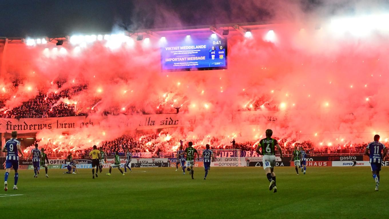 Flera åskådare skadades av pyroteknik under fjolårets derby mellan IFK Göteborg och Gais där det antändes 465 pyrotekniska pjäser. Foto: Björn Larsson Rosvall/TT