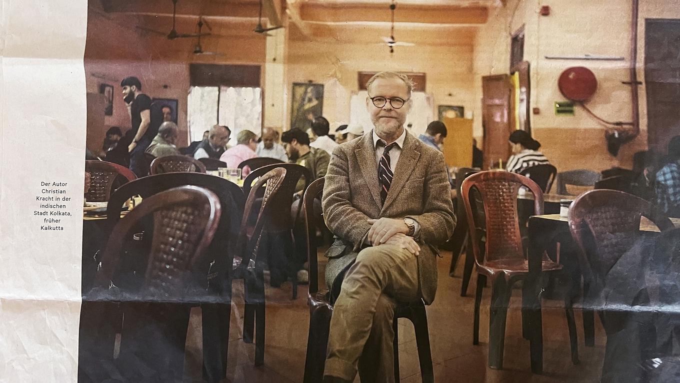 Ett utklipp från tidningen Die Zeit och den ”upphöjde” författaren Christian Kracht i egen hög person. Krönikören har ett och annat att säga om vissa tidningars vurm kring en del författare. Foto: Privat