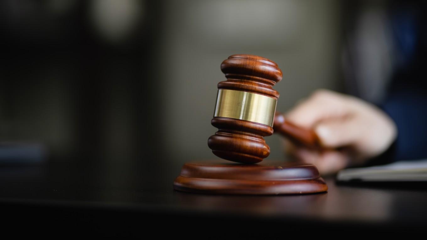 Efter att ha friats för mord av hovrätten får nu en ledargestalt i ”Dödspatrullen” ersättning av JK. Foto: Somkid Thongdee/Shutterstock