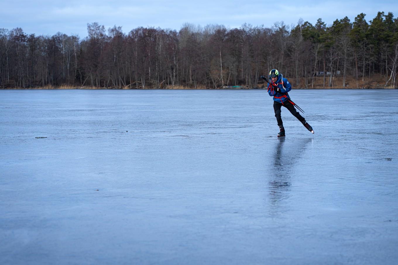 Frihet – samtidigt som man som långfärdsskridskoåkare är beroende av vädret. Foto: Sofia Drevemo