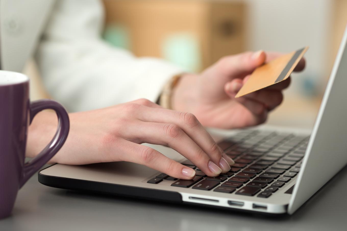 Polisen samarbetar med Konsumentverket och flera stora banker för att stoppa falska internetbutiker. Genom att dela information med varandra har man effektivt kunnat stoppa en stor mängd misstänkta bedrägerier. Foto: Shutterstock