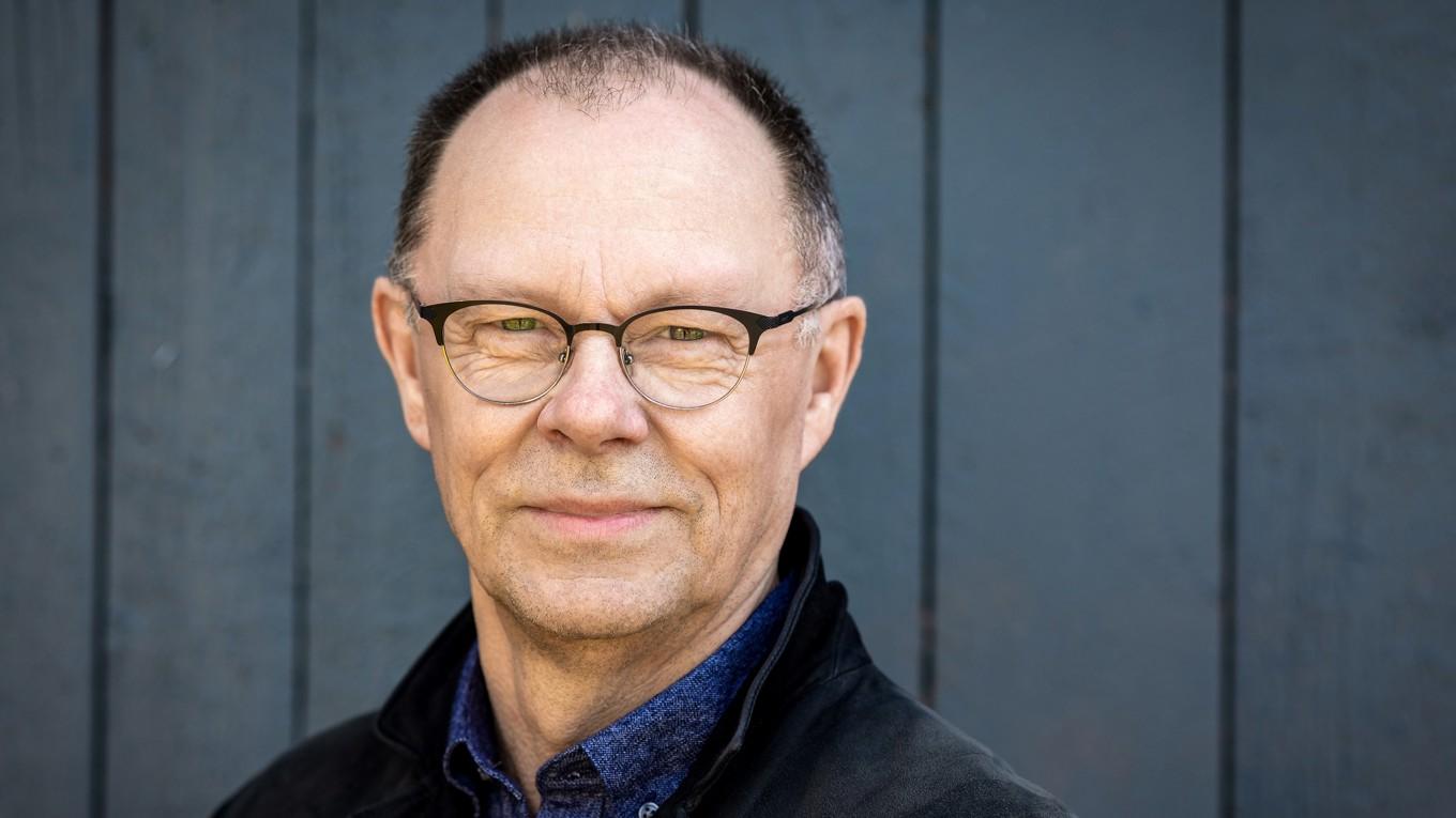 Berättarkonstnären och värmlänningen Leif Stinnerbom tilldelas Sandrews förtjänststipendium 2025. Foto: Håkan Larsson