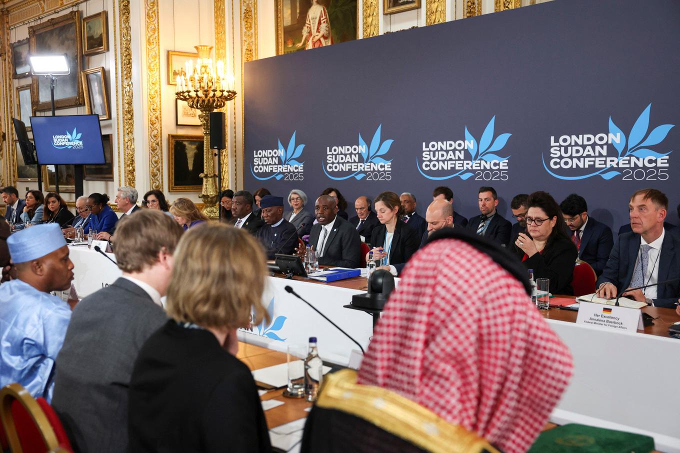 Bankole Adeoye, kommissionär för Afrikanska unionens freds- och säkerhetsråd, och Storbritanniens utrikesminister David Lammy deltog under tisdagens konferens i Lancaster House i London. Foto: Isabel Infantes/AP/TT