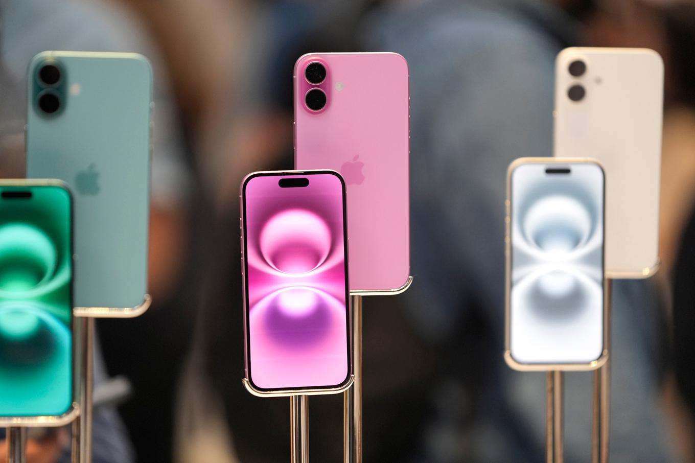 Iphone 16. En av flera Apple-modeller som flögs från Indien till USA innan Donald Trumps tullar slog till. Arkivbild. Foto: Pamela Smith/AP/TT