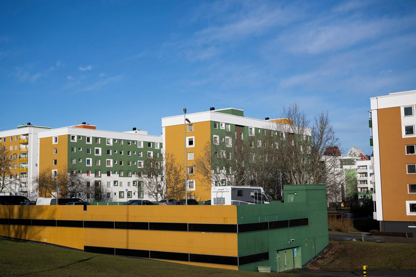 Två personer dog i en anlagd brand i en lägenhet i stadsdelen Alby i Botkyrka kommun 2023. Bilden är från ett annat tillfälle. Foto: Henrik Montgomery/TT