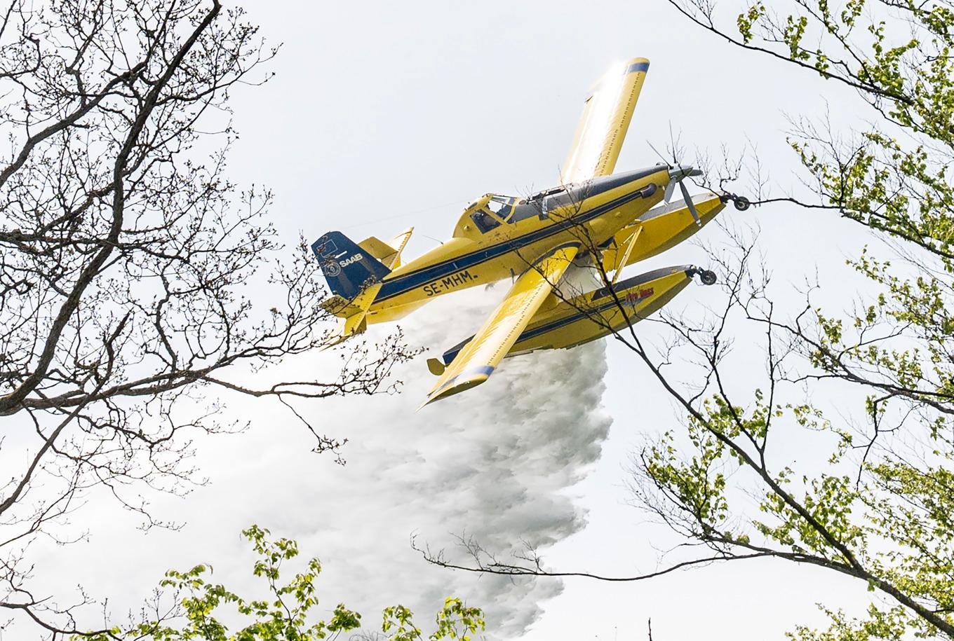 Brandbekämpningsflyg hjälpte till i släckningsarbetet. Arkivbild. Foto: Johan Nilsson/TT