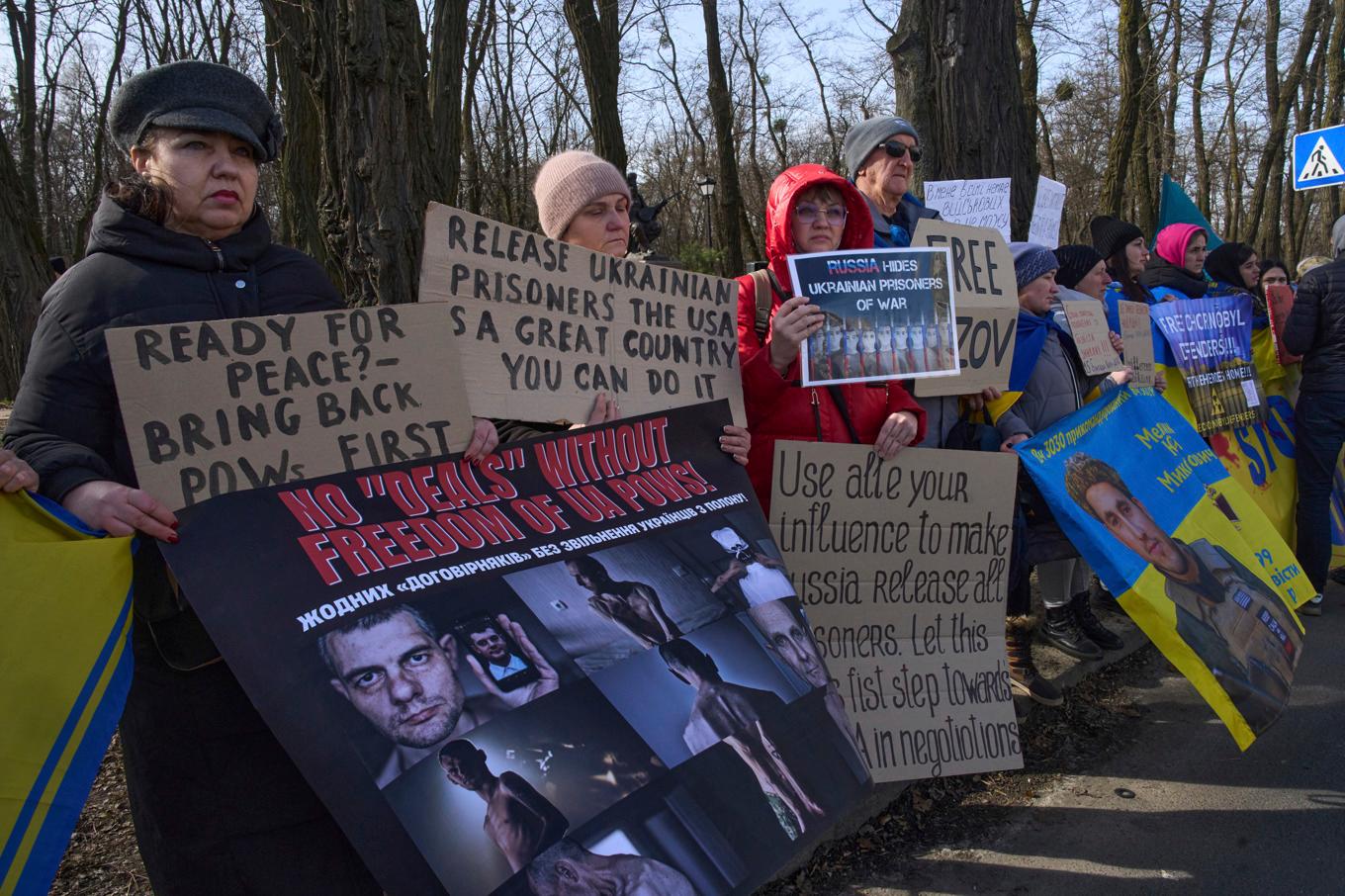 Anhöriga i Ukraina vädjar om stöd från USA för att ytterligare ukrainska krigsfångar ska släppas ur rysk fångenskap. Arkivbild. Foto: Efrem Lukatsky/AP/TT