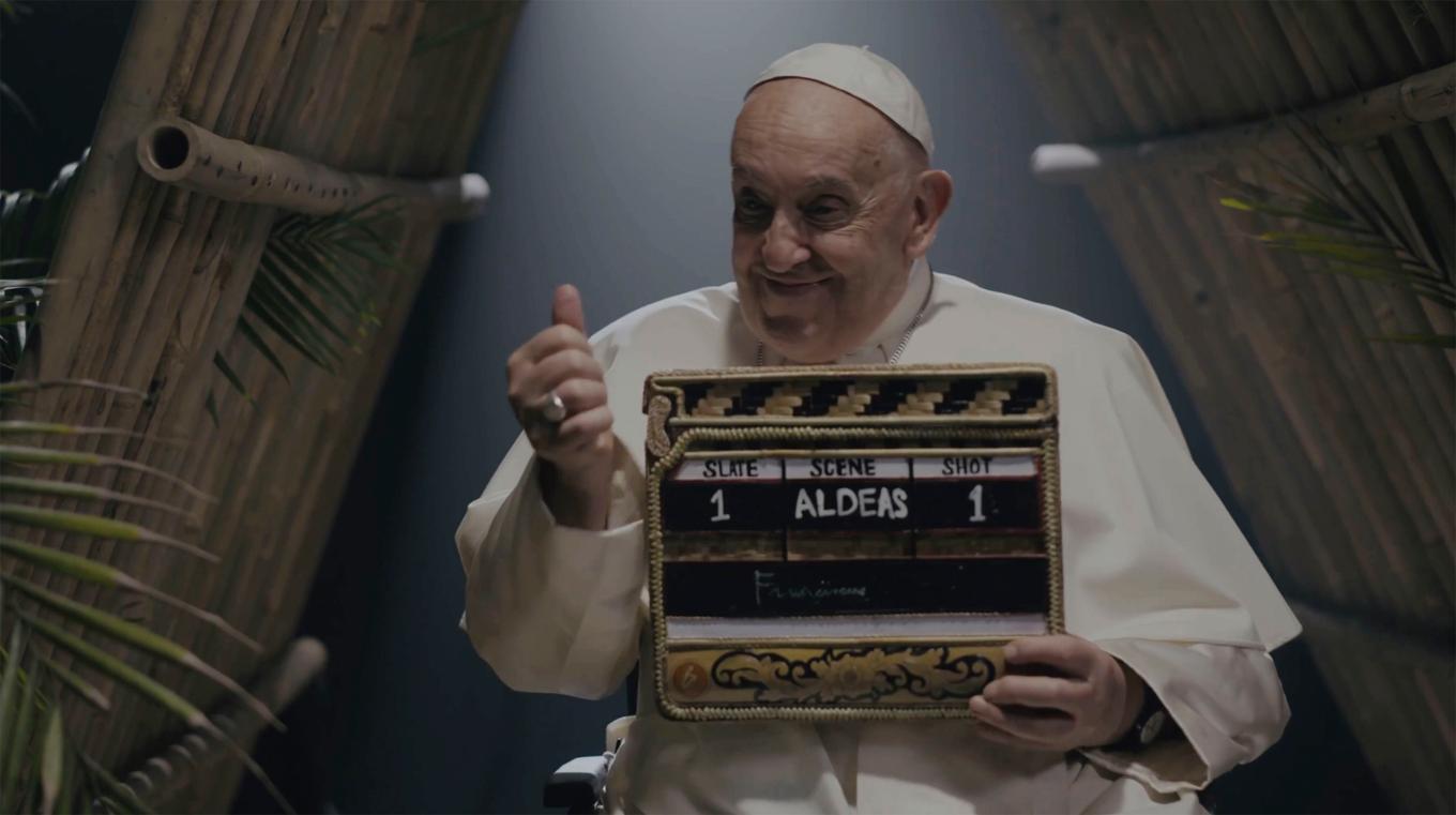 Stillbild från intervjun med påven, som är en del av den kommande dokumentärfilmen "Aldeas–A New Story". Foto: Aldeas Scholas Films via AP/TT