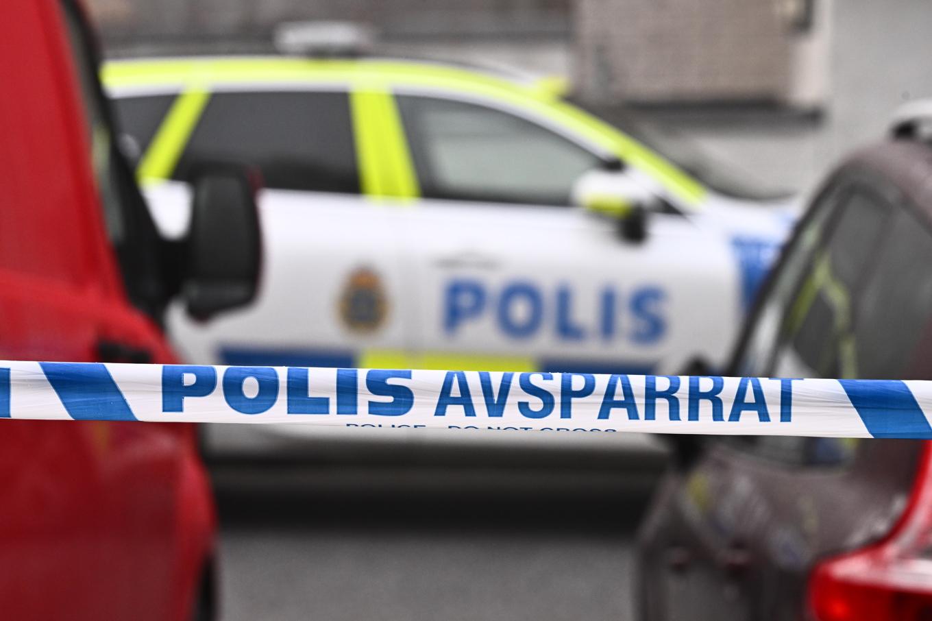 En polis skadades allvarligt och fick föras till sjukhus i samband med ingripandet. Foto: Claudio Bresciani/TT